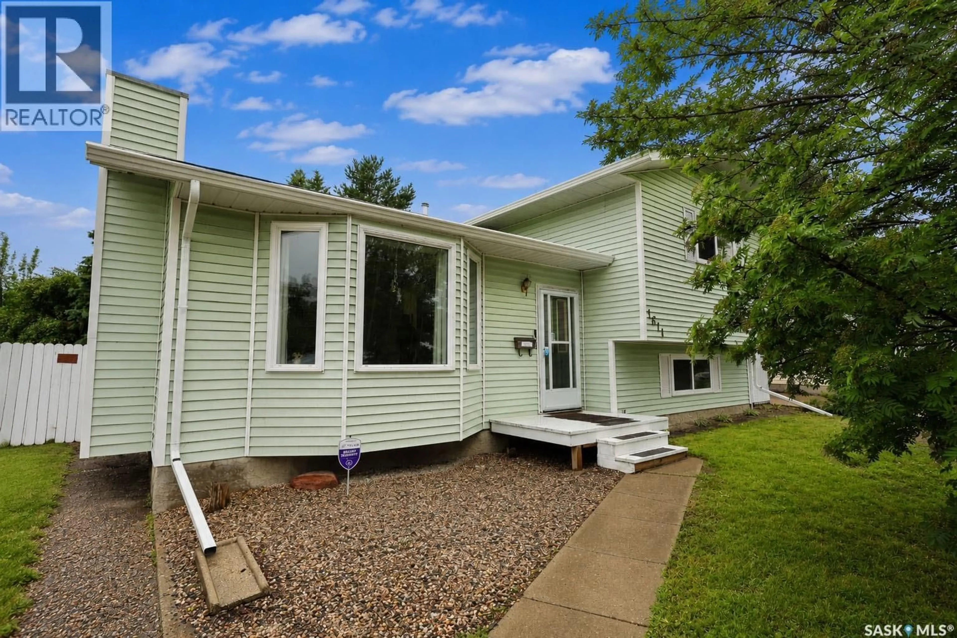 Home with vinyl exterior material, water/lake/river/ocean view for 1611 OLIVE DIEFENBAKER DRIVE, Prince Albert Saskatchewan S6V7V9
