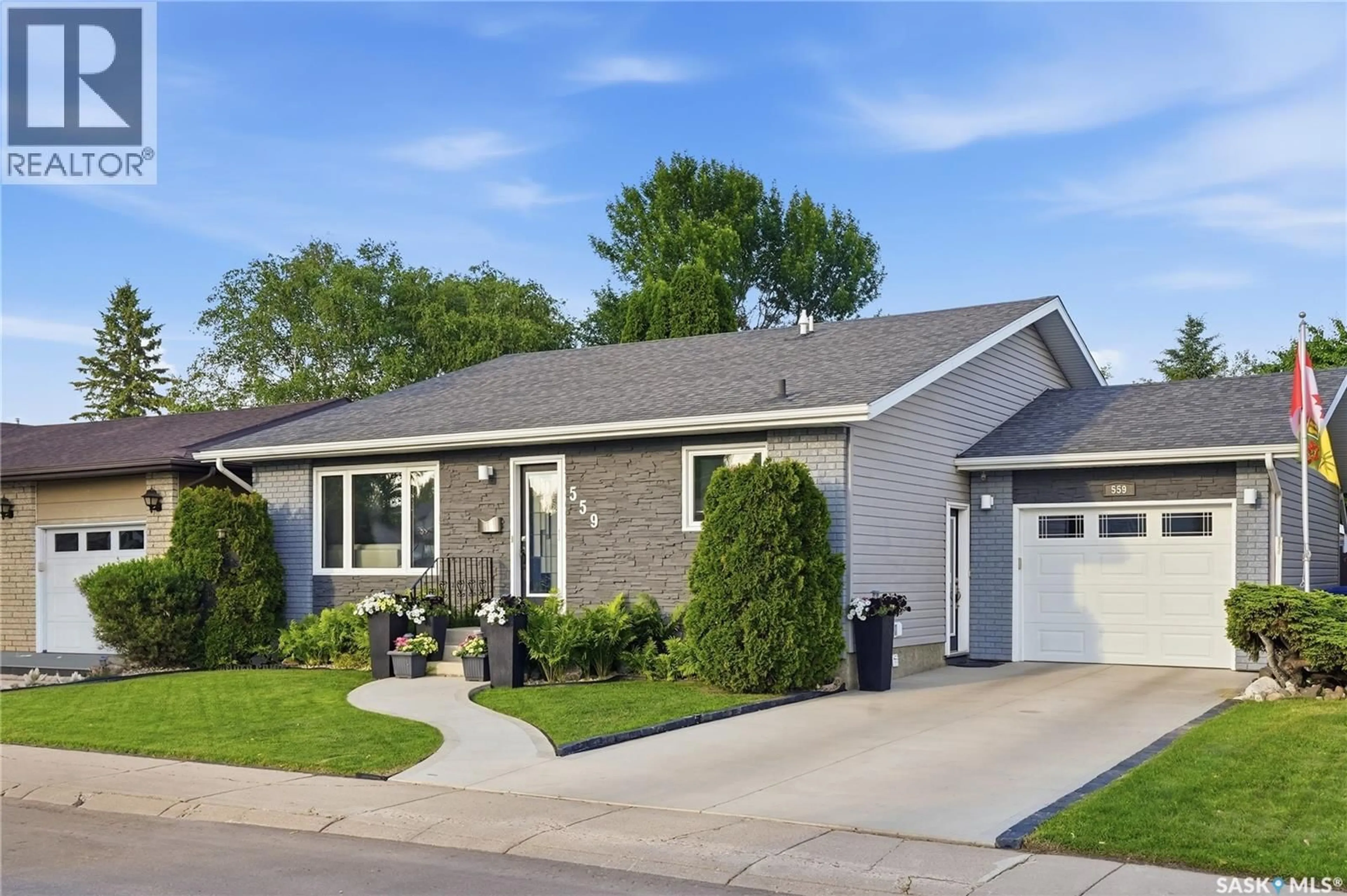 Home with vinyl exterior material, street for 559 DELARONDE ROAD, Saskatoon Saskatchewan S7J4A7