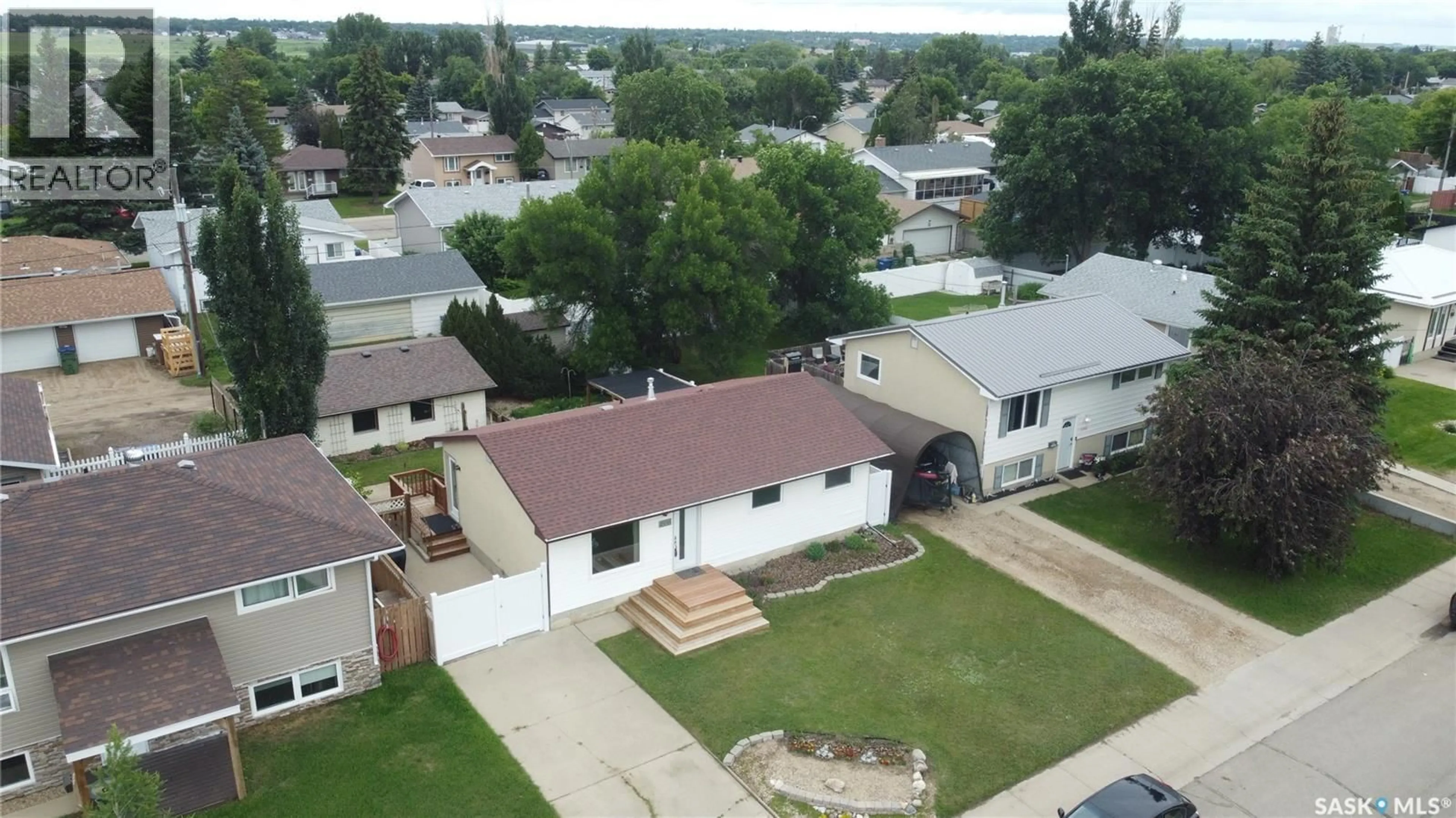 A pic from outside/outdoor area/front of a property/back of a property/a pic from drone, unknown for 1538 SMITH STREET, Moose Jaw Saskatchewan S6H6V8