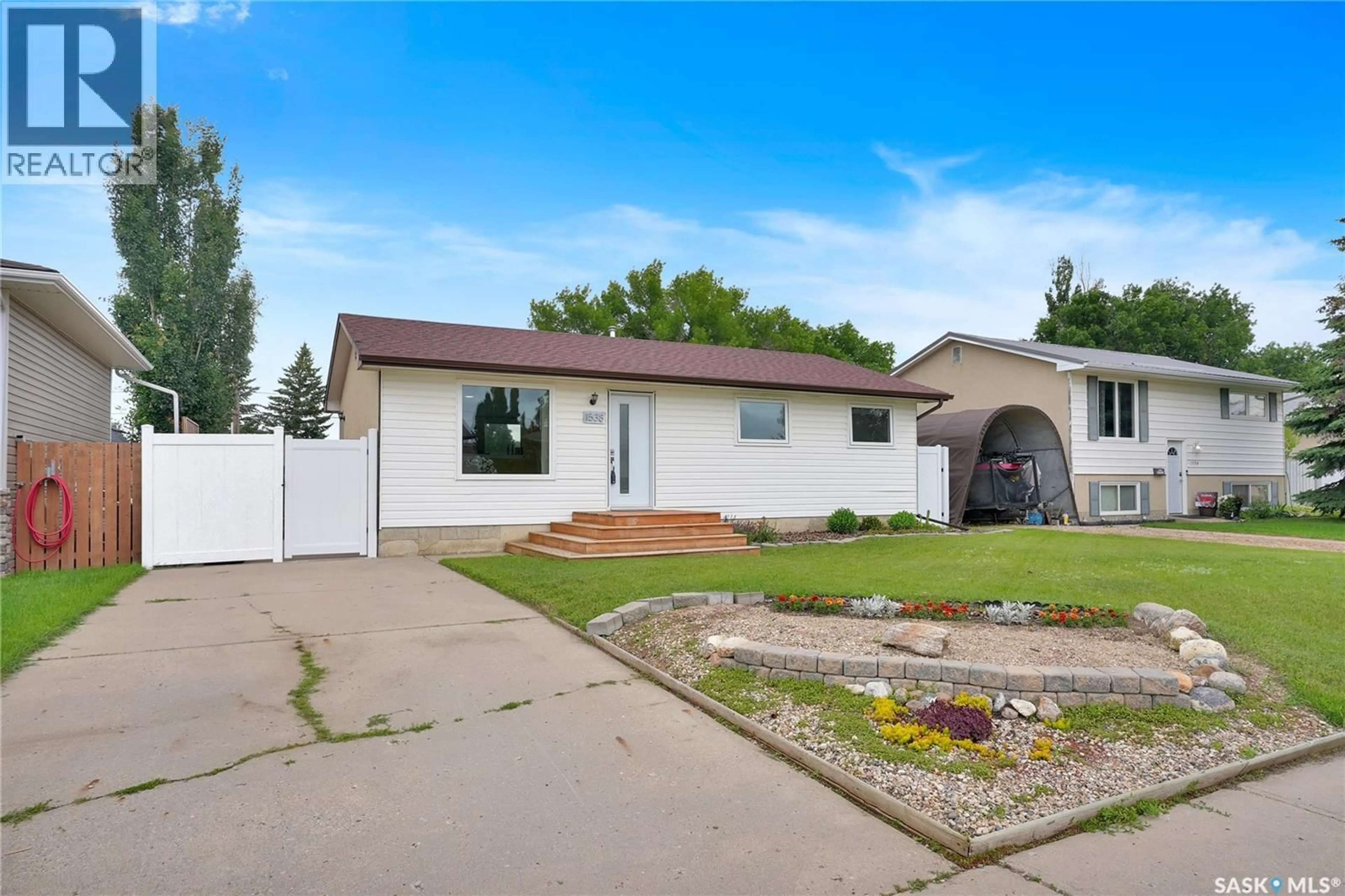 Home with vinyl exterior material, street for 1538 SMITH STREET, Moose Jaw Saskatchewan S6H6V8