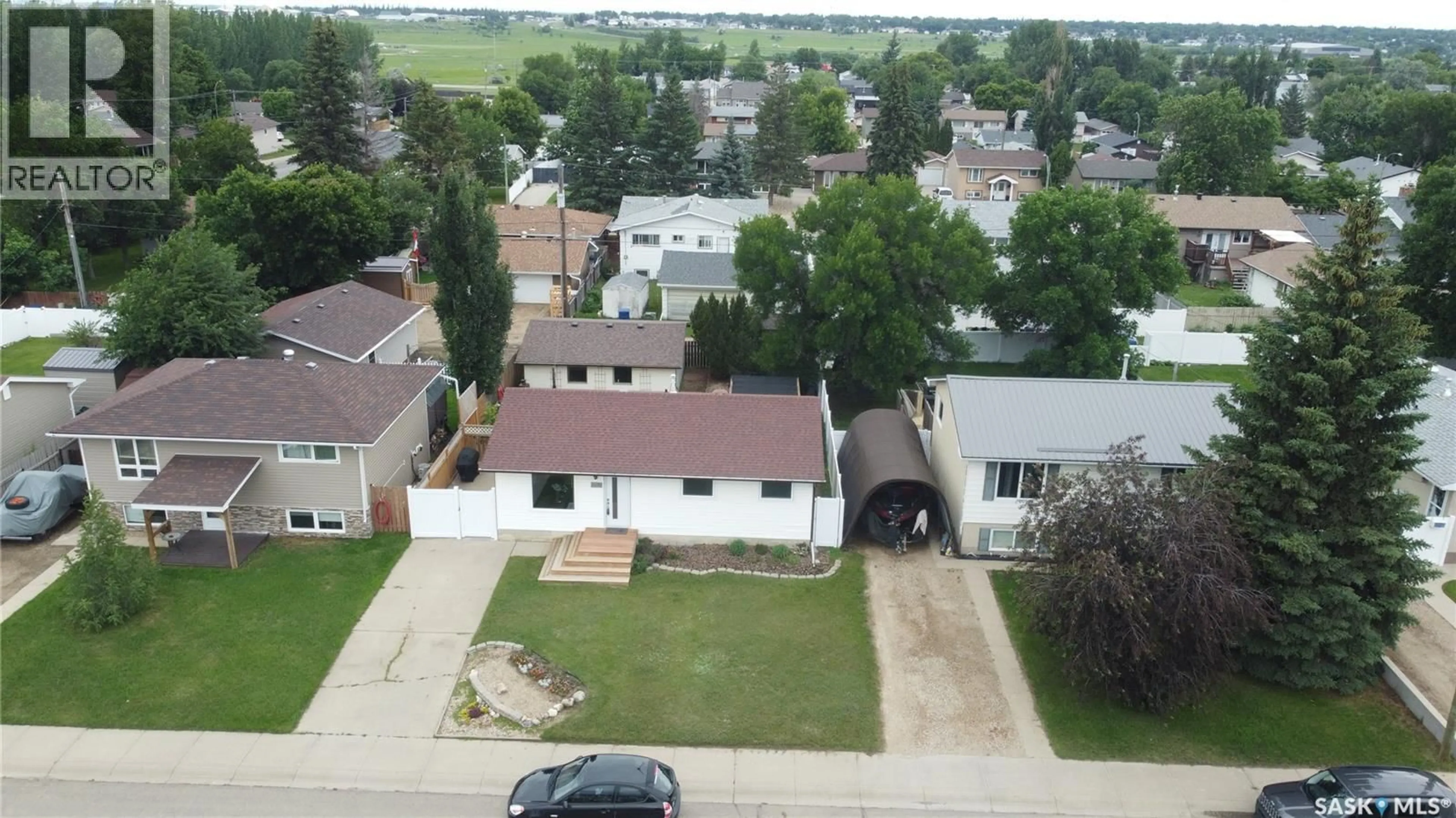 A pic from outside/outdoor area/front of a property/back of a property/a pic from drone, street for 1538 SMITH STREET, Moose Jaw Saskatchewan S6H6V8