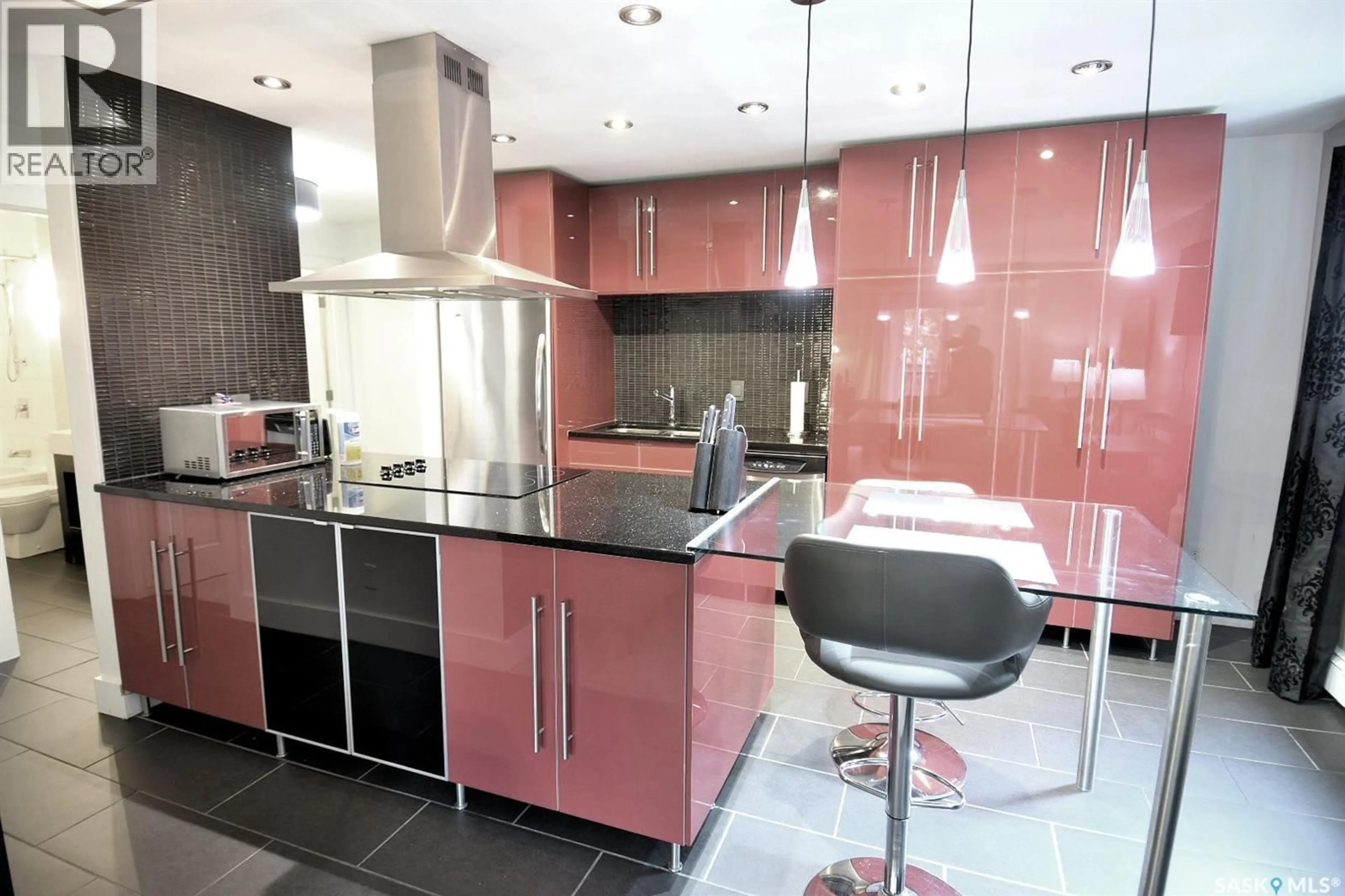 Contemporary kitchen, ceramic/tile floor for 8 441 4TH AVENUE, Saskatoon Saskatchewan S7K2M4