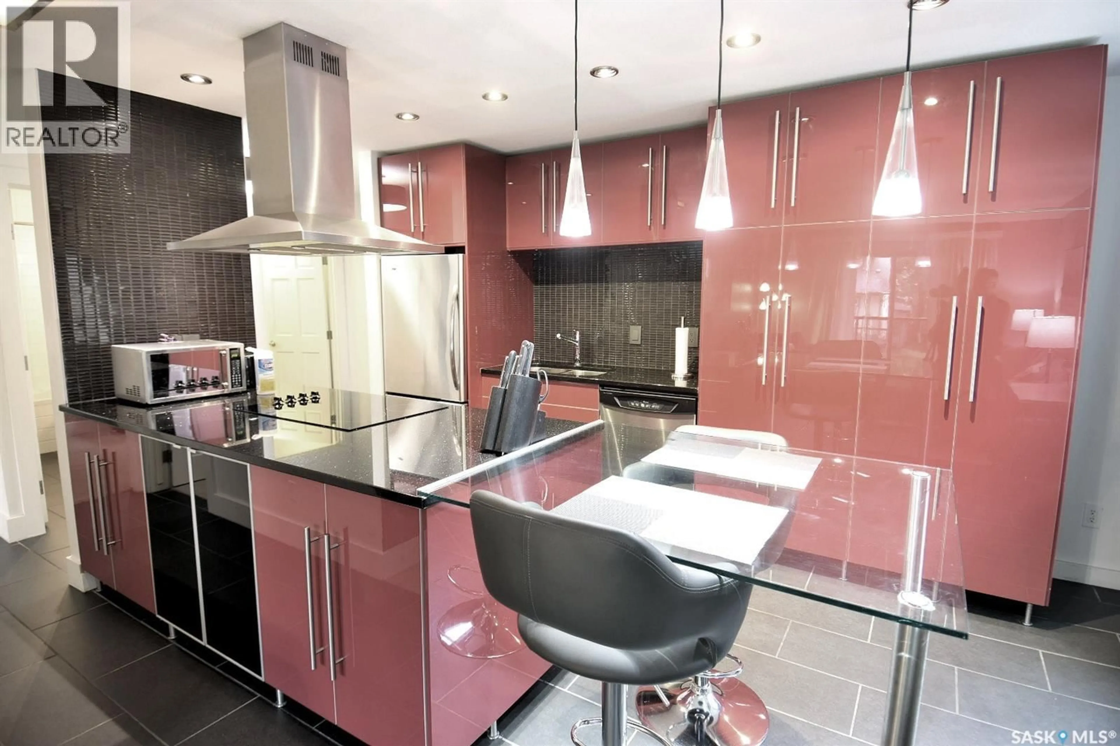 Contemporary kitchen, ceramic/tile floor for 8 441 4TH AVENUE, Saskatoon Saskatchewan S7K2M4