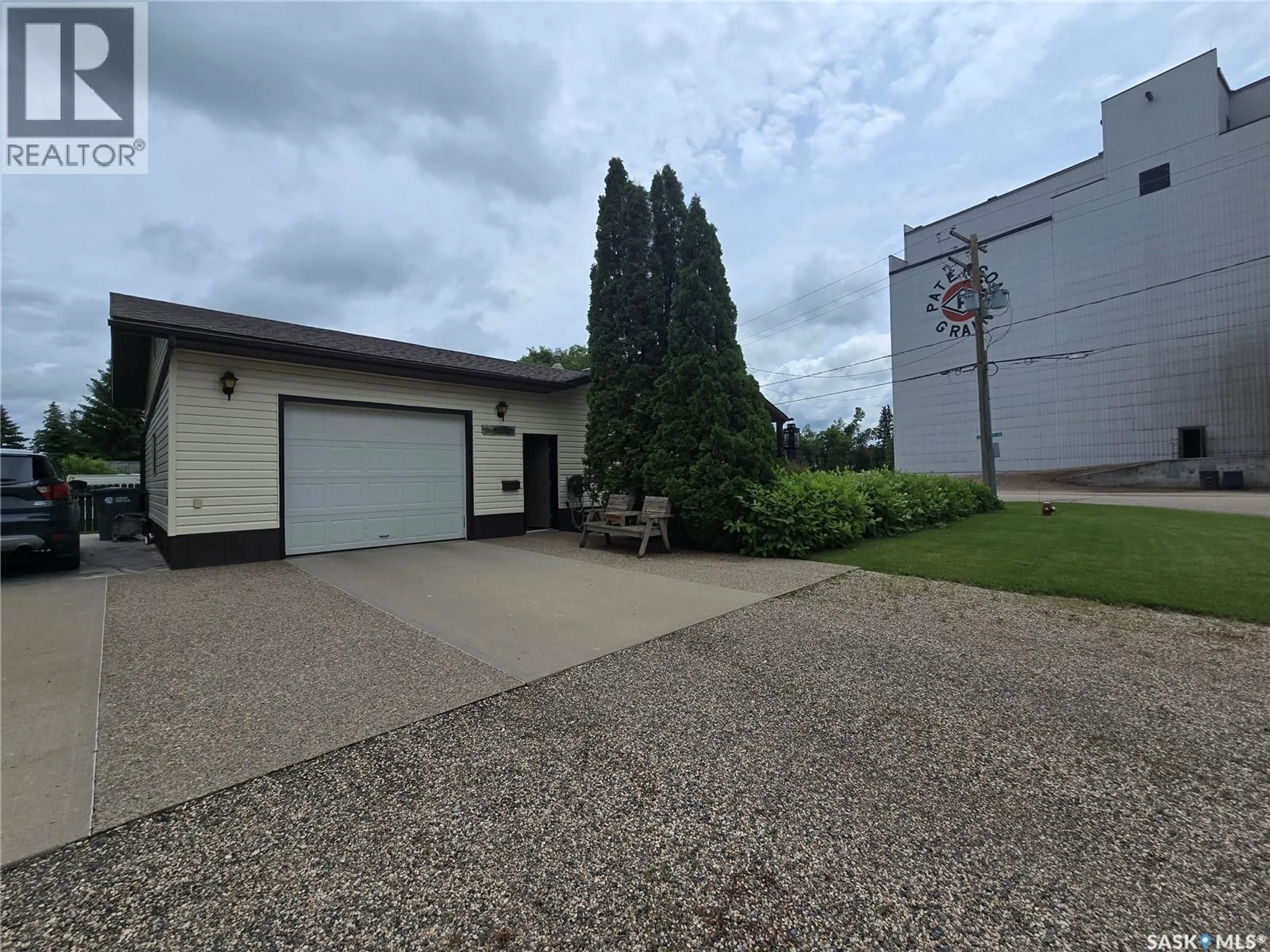 A pic from outside/outdoor area/front of a property/back of a property/a pic from drone, unknown for 700 SASKATCHEWAN AVENUE, Grenfell Saskatchewan S0G2B0
