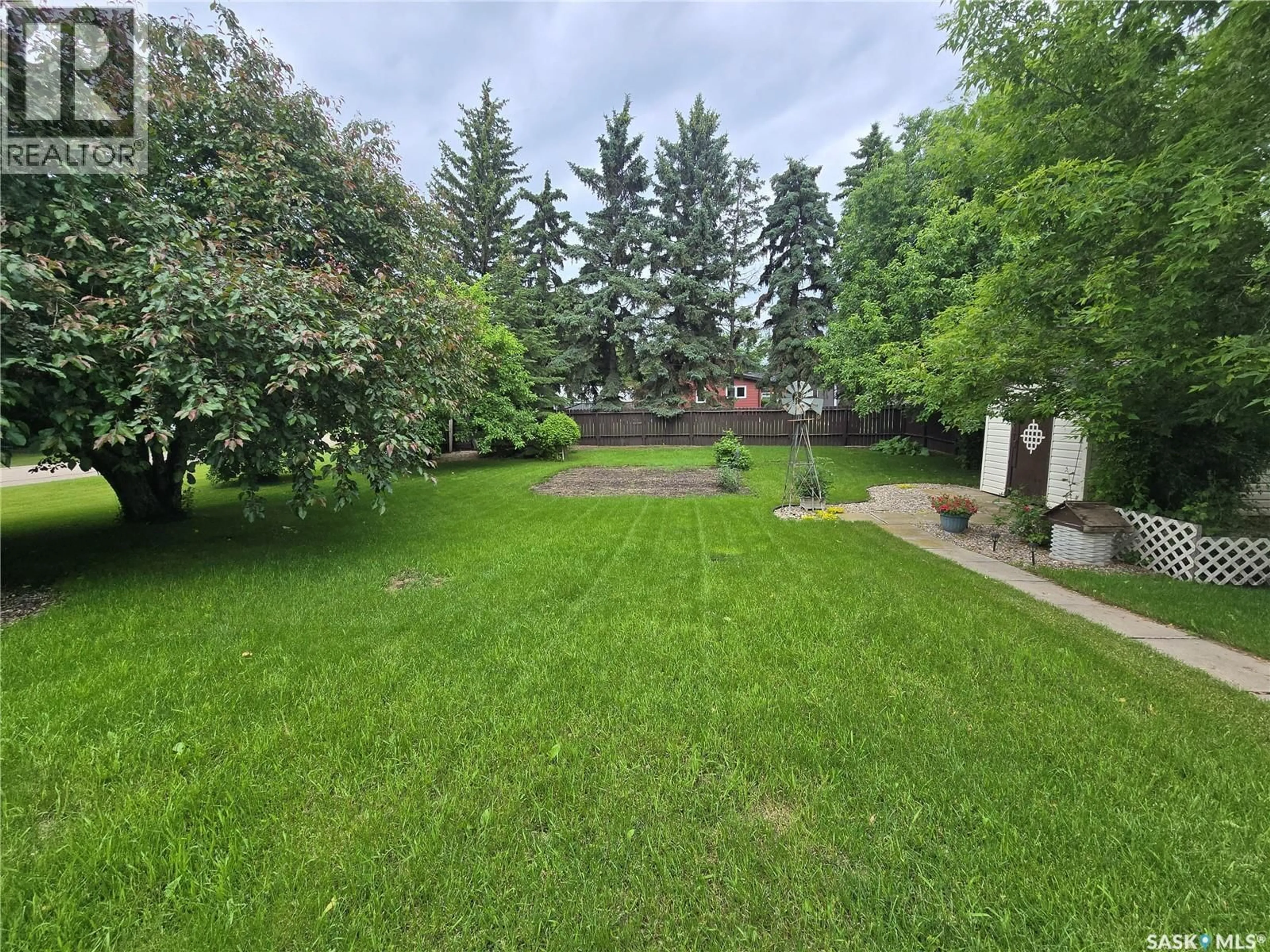 A pic from outside/outdoor area/front of a property/back of a property/a pic from drone, unknown for 700 SASKATCHEWAN AVENUE, Grenfell Saskatchewan S0G2B0