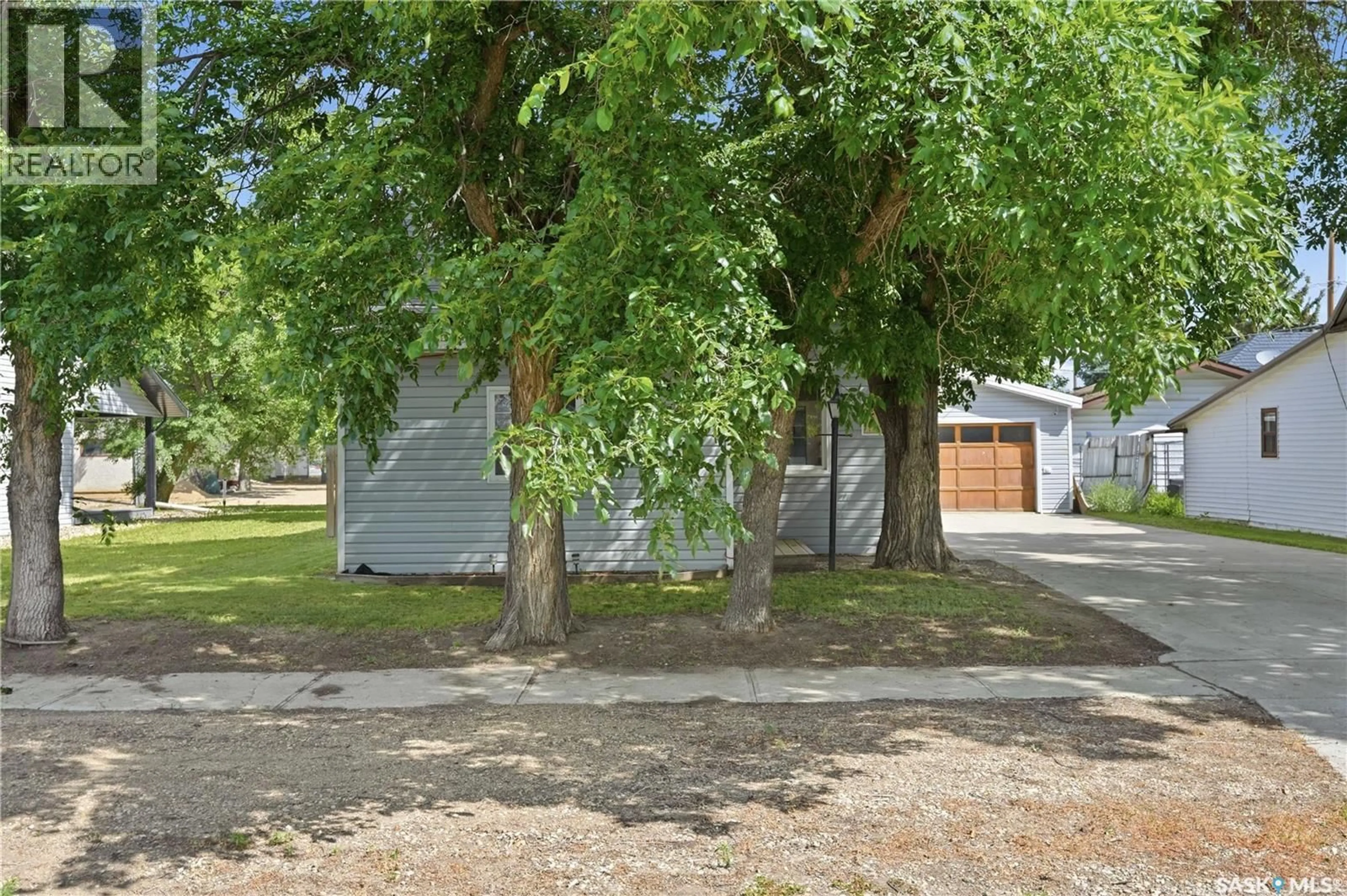 A pic from outside/outdoor area/front of a property/back of a property/a pic from drone, street for 219 5TH AVENUE, Gravelbourg Saskatchewan S0H1X0