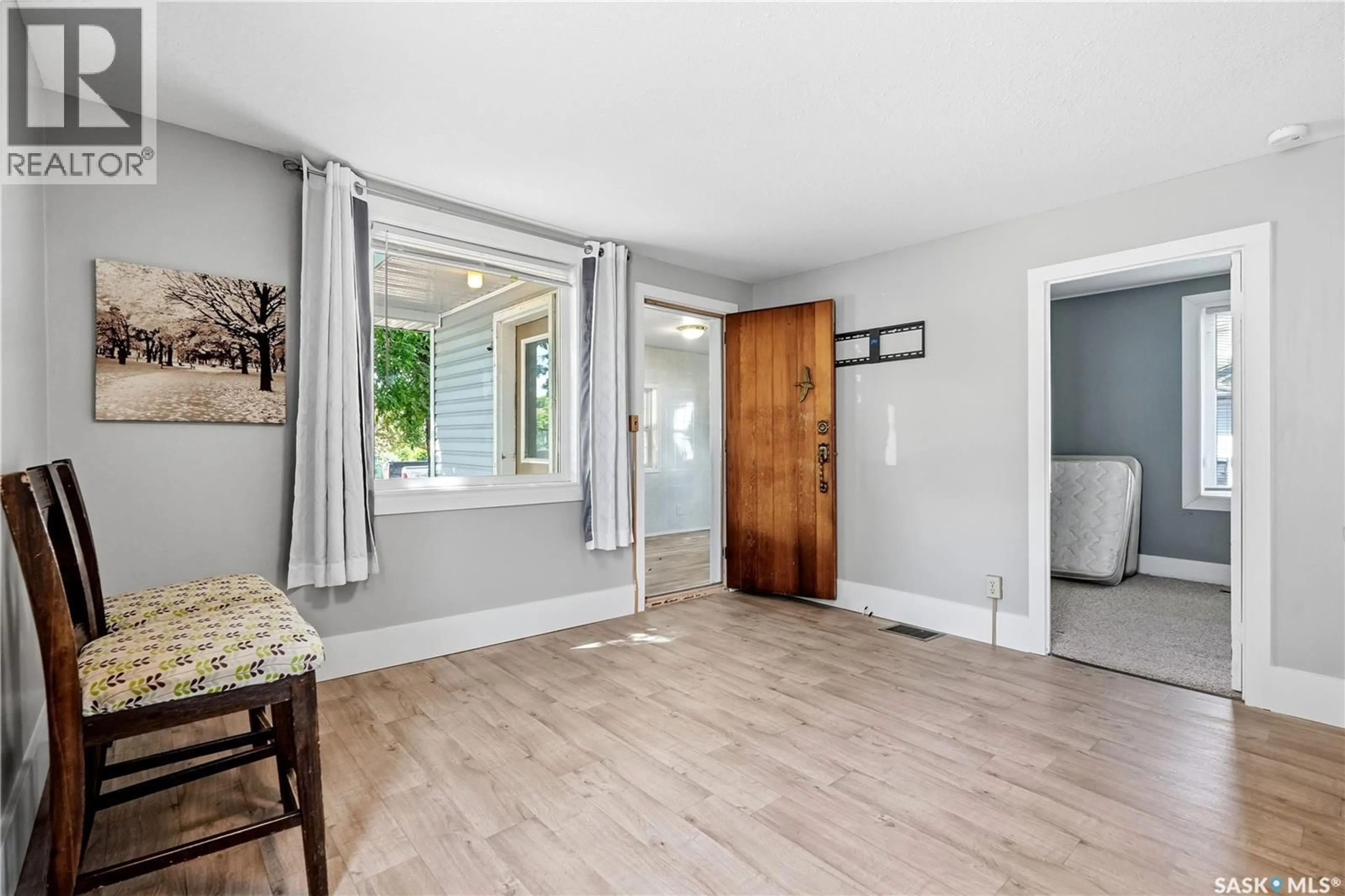 Indoor entryway for 219 5TH AVENUE, Gravelbourg Saskatchewan S0H1X0
