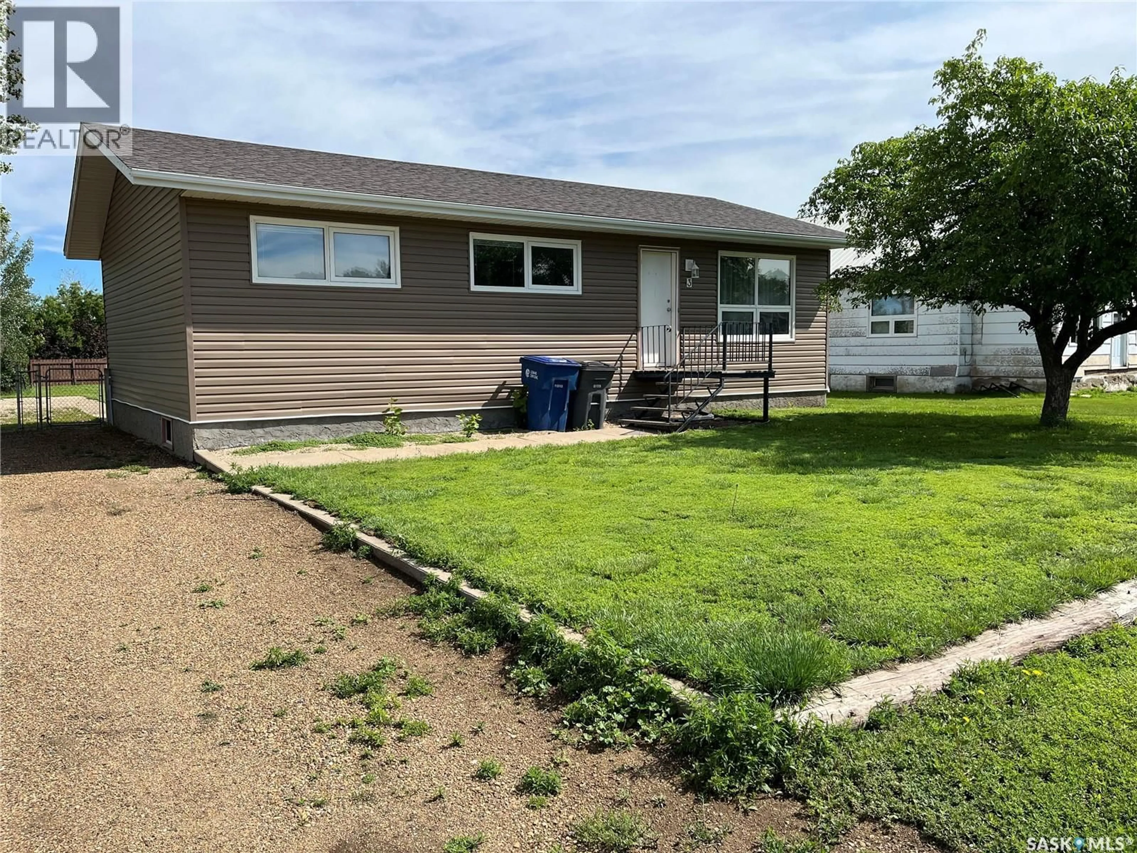 Home with vinyl exterior material, street for E - 3 2ND STREET, Willow Bunch Saskatchewan S0H4K0