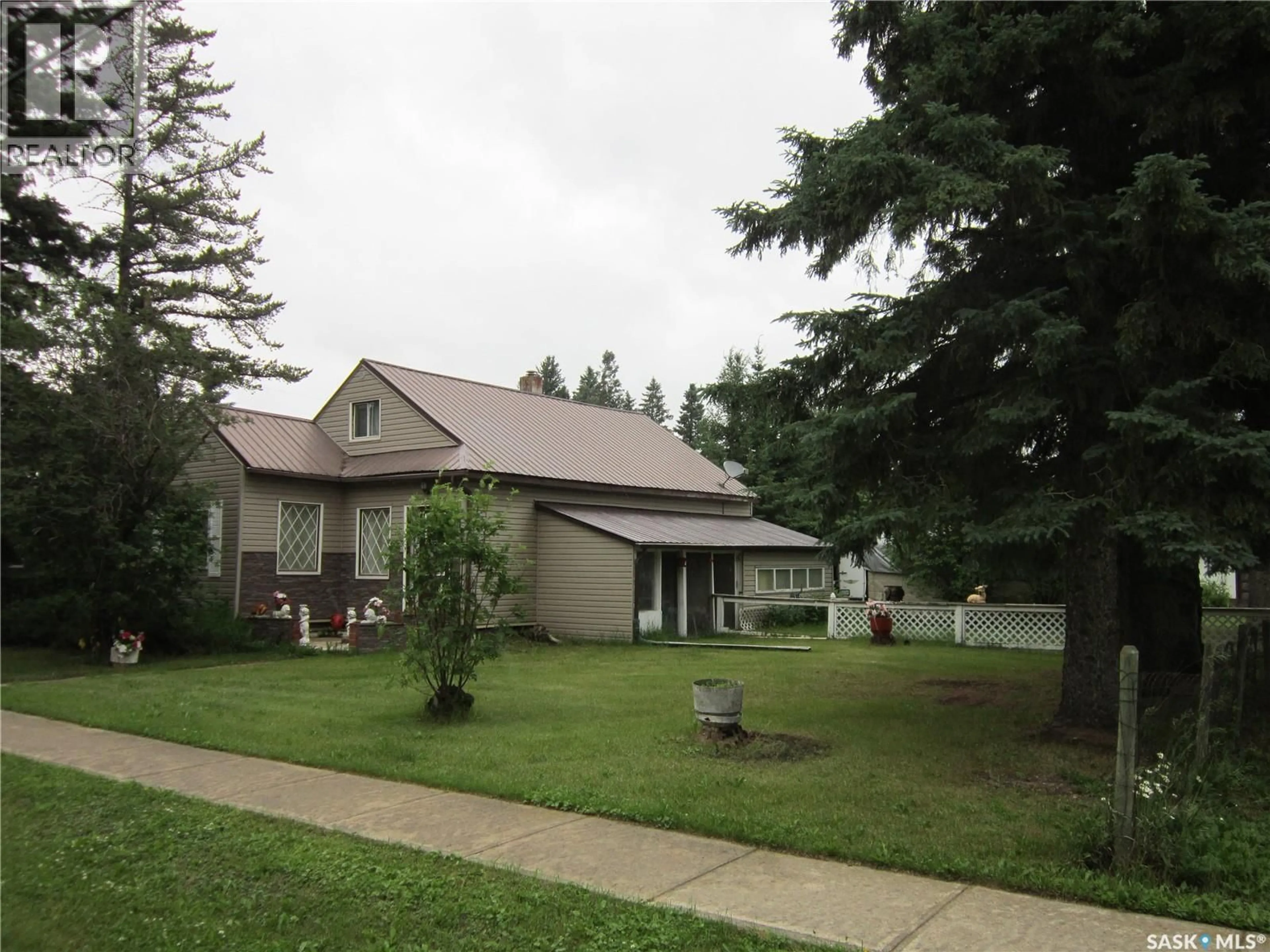 A pic from outside/outdoor area/front of a property/back of a property/a pic from drone, street for E - 101 1ST STREET, Arborfield Saskatchewan S0E0A0