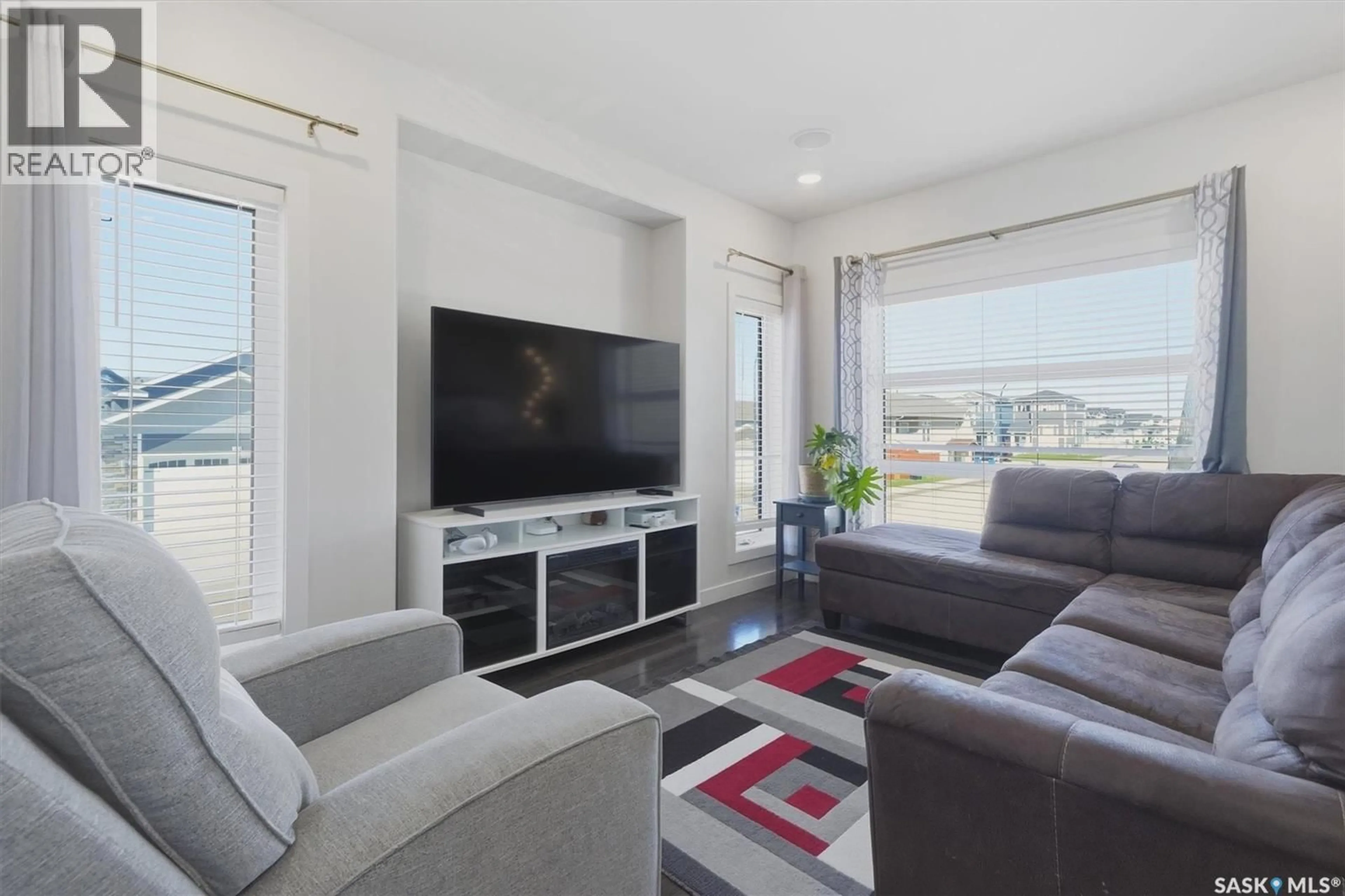 Living room with furniture, unknown for 202 BENTLEY COURT, Saskatoon Saskatchewan S7L6L4