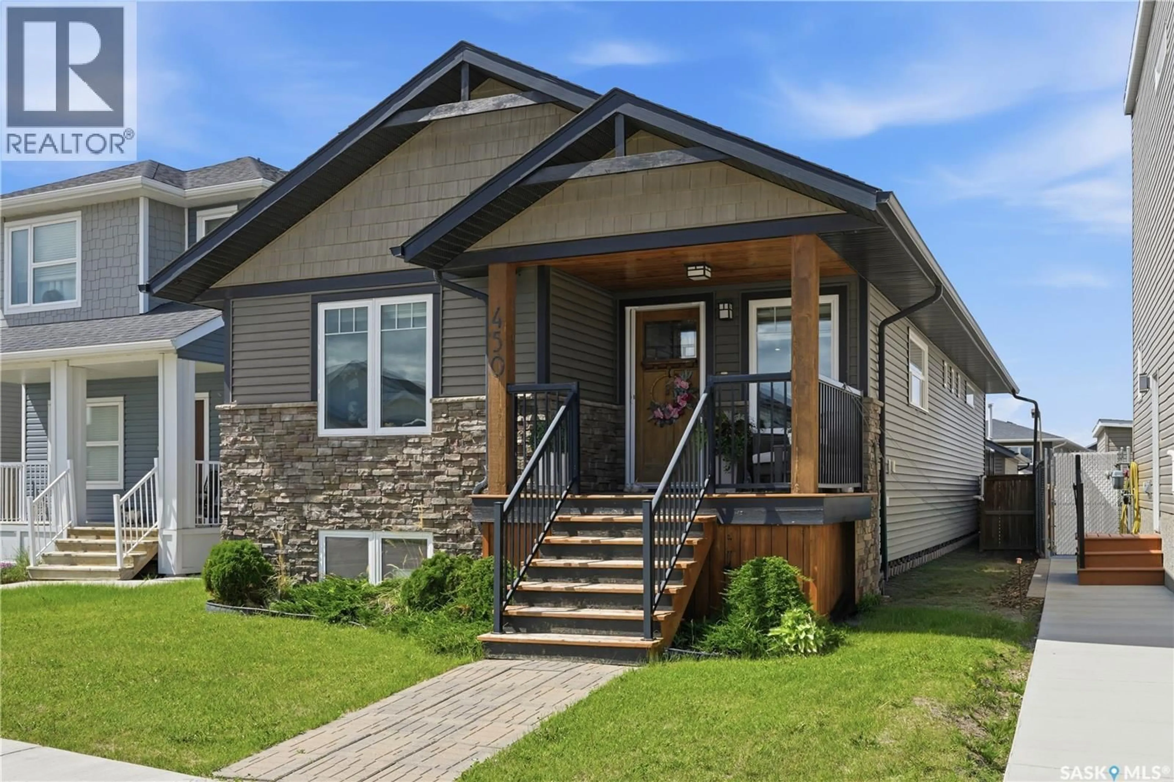Home with vinyl exterior material, street for 450 BENTLEY COURT, Saskatoon Saskatchewan S7L6L3