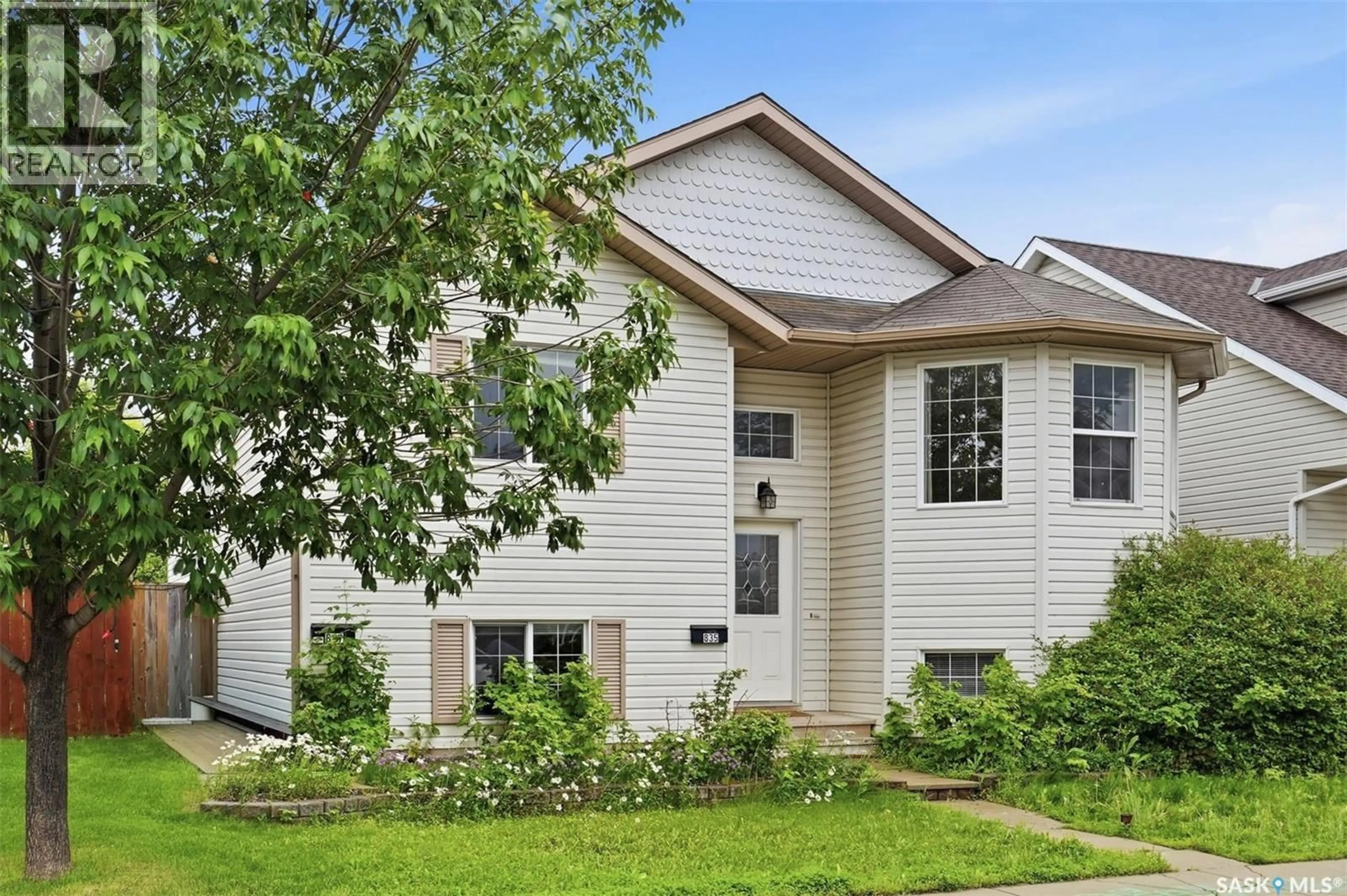 Home with vinyl exterior material, street for 835-837 RUTHERFORD WAY, Saskatoon Saskatchewan S7N0H1
