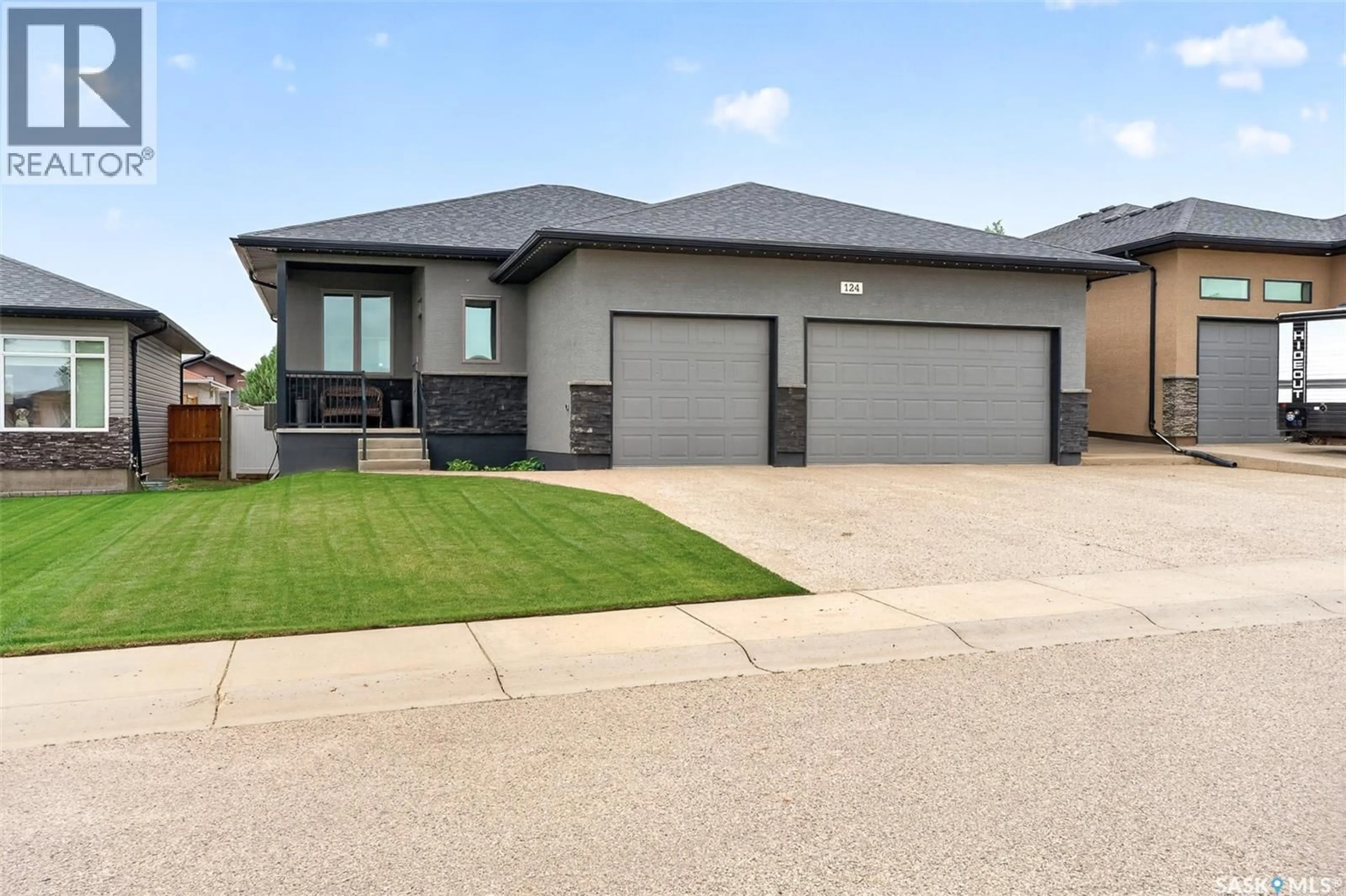 Home with vinyl exterior material, street for 124 EVERTON CRESCENT, Moose Jaw Saskatchewan S6K0A3