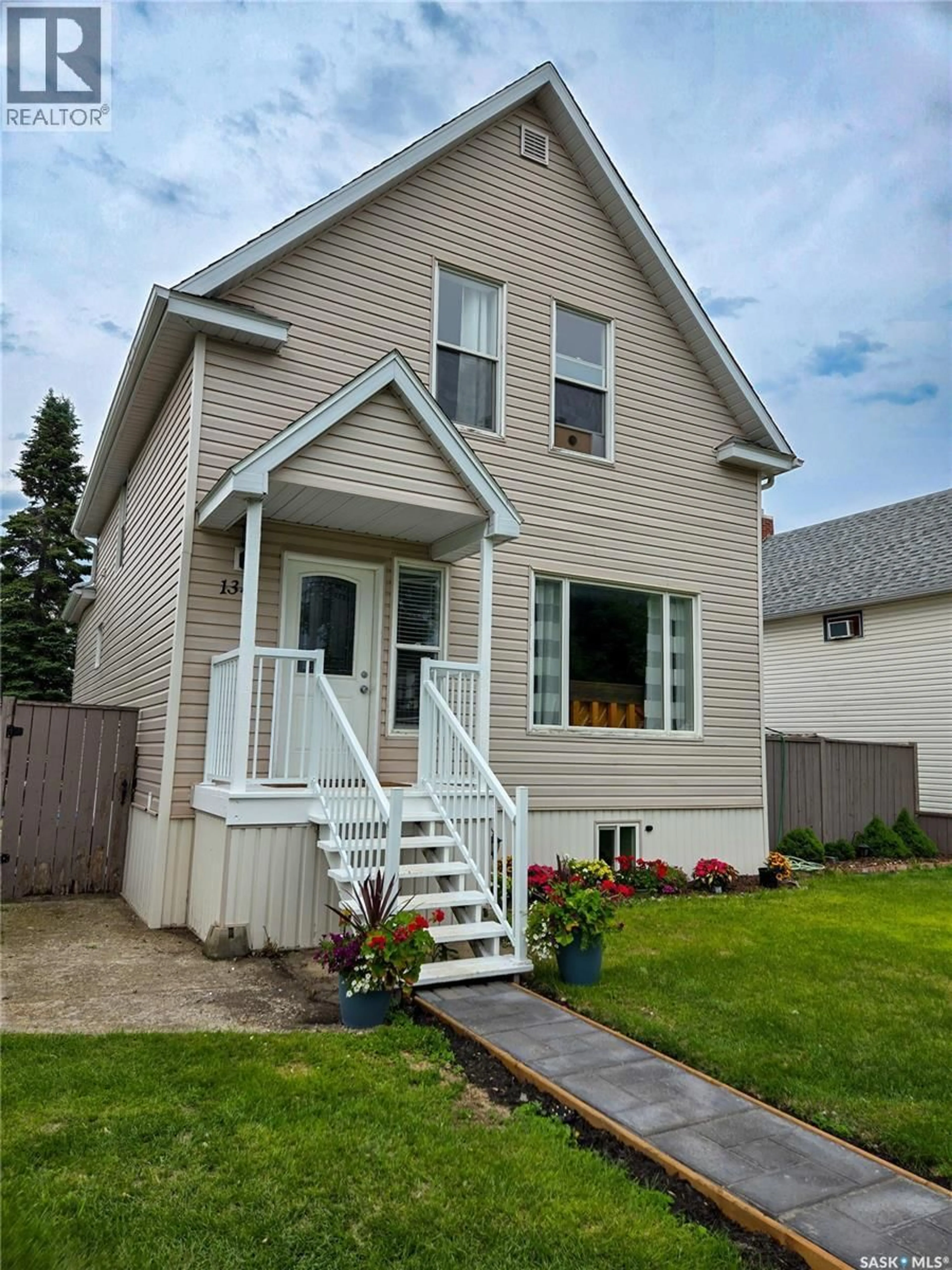 Home with vinyl exterior material, street for 134 9TH AVENUE, Melville Saskatchewan S0A2P0
