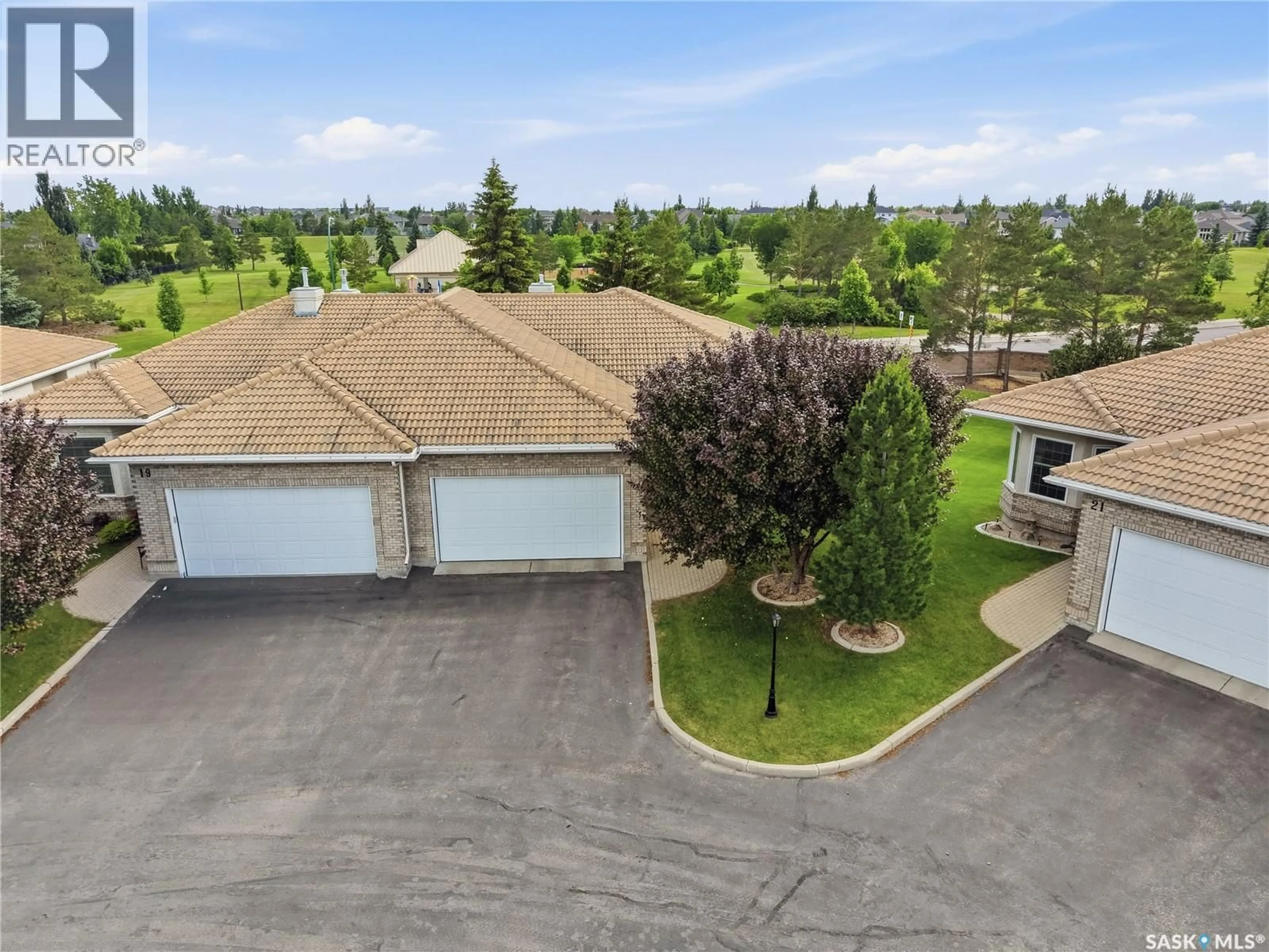 A pic from outside/outdoor area/front of a property/back of a property/a pic from drone, unknown for 20 315 BAYVIEW CRESCENT, Saskatoon Saskatchewan S7V1B5