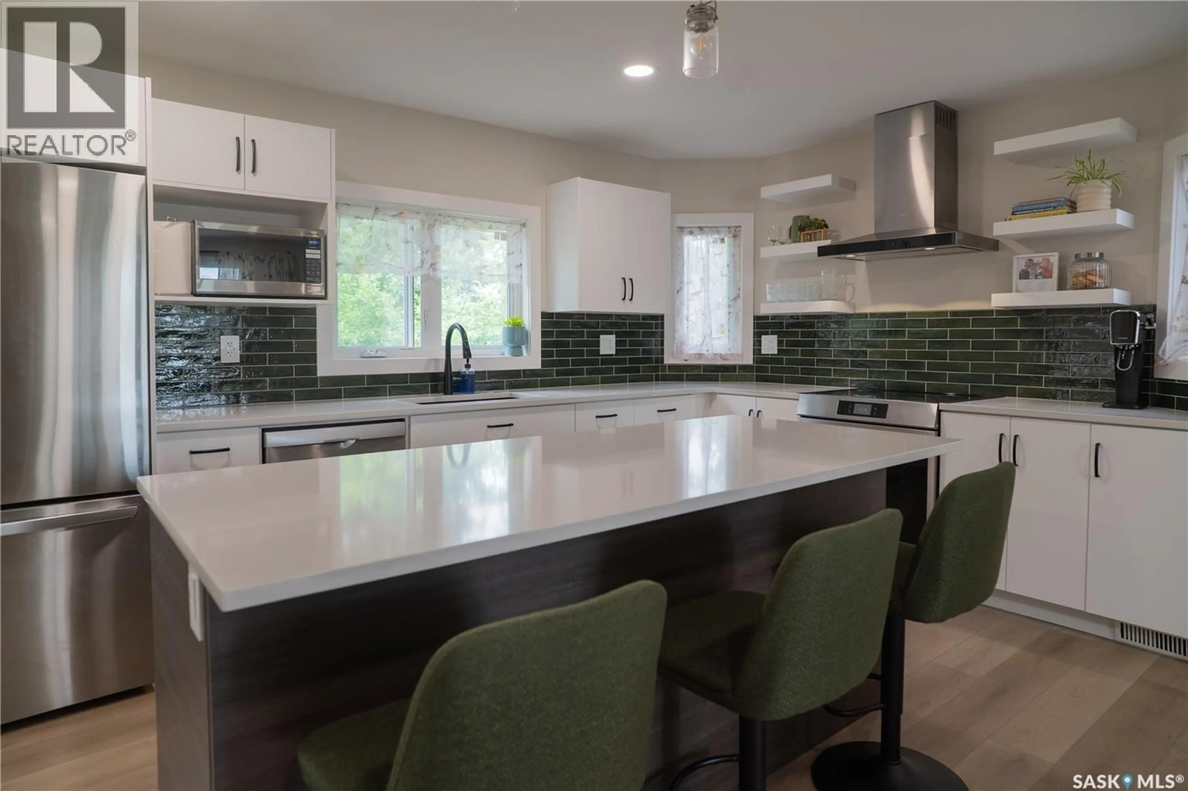 Contemporary kitchen, ceramic/tile floor for 4052 TAYLOR STREET, Saskatoon Saskatchewan S7H5J5