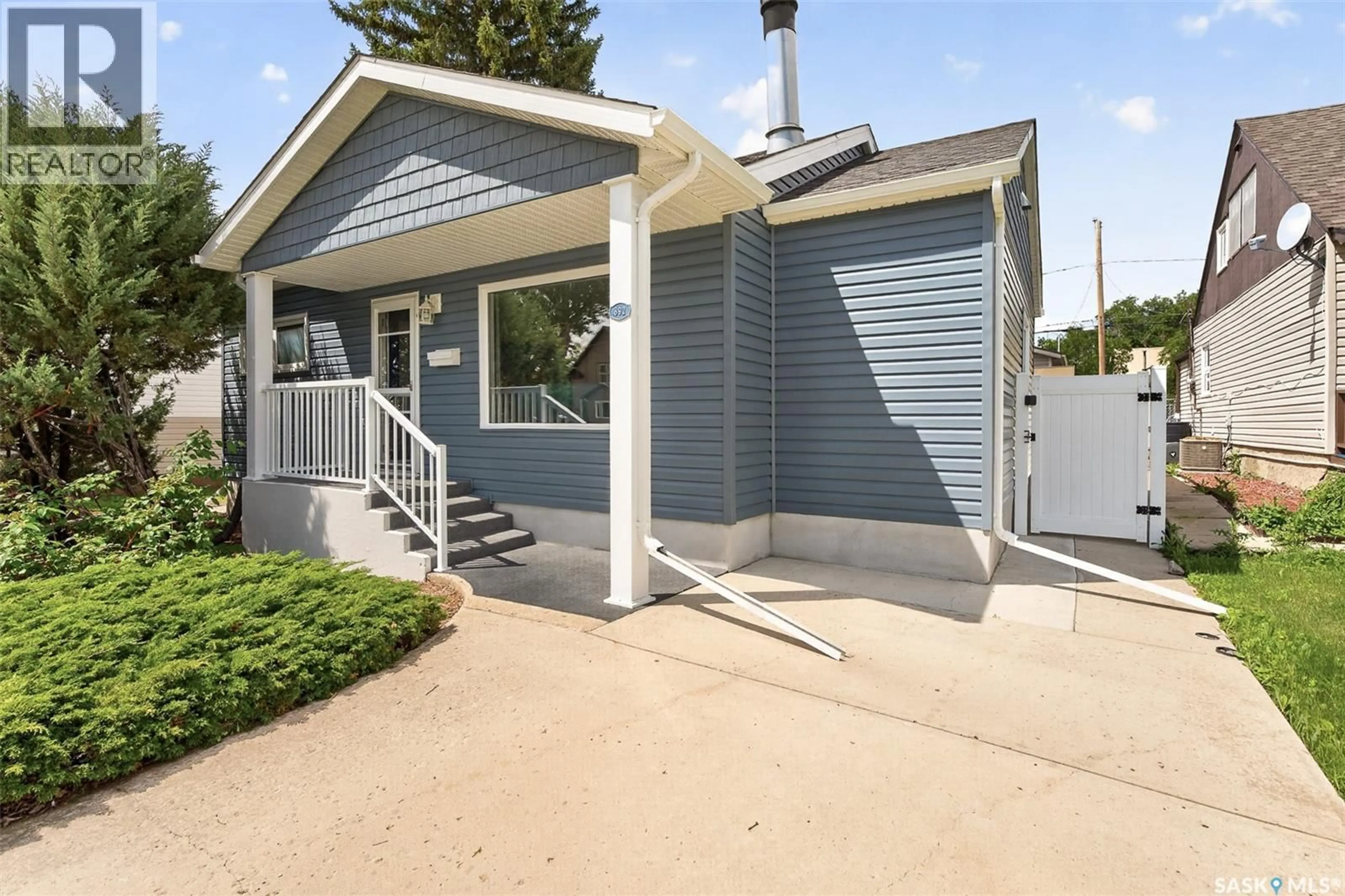 Home with vinyl exterior material, street for 892 7TH AVENUE, Moose Jaw Saskatchewan S6H4C2