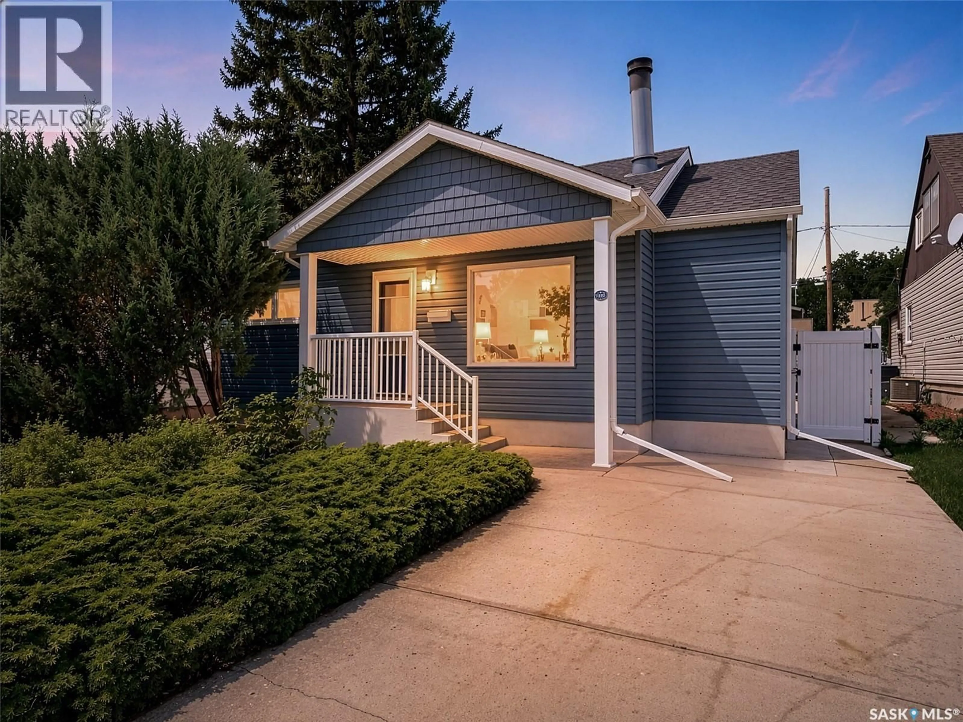 Home with vinyl exterior material, street for 892 7TH AVENUE, Moose Jaw Saskatchewan S6H4C2