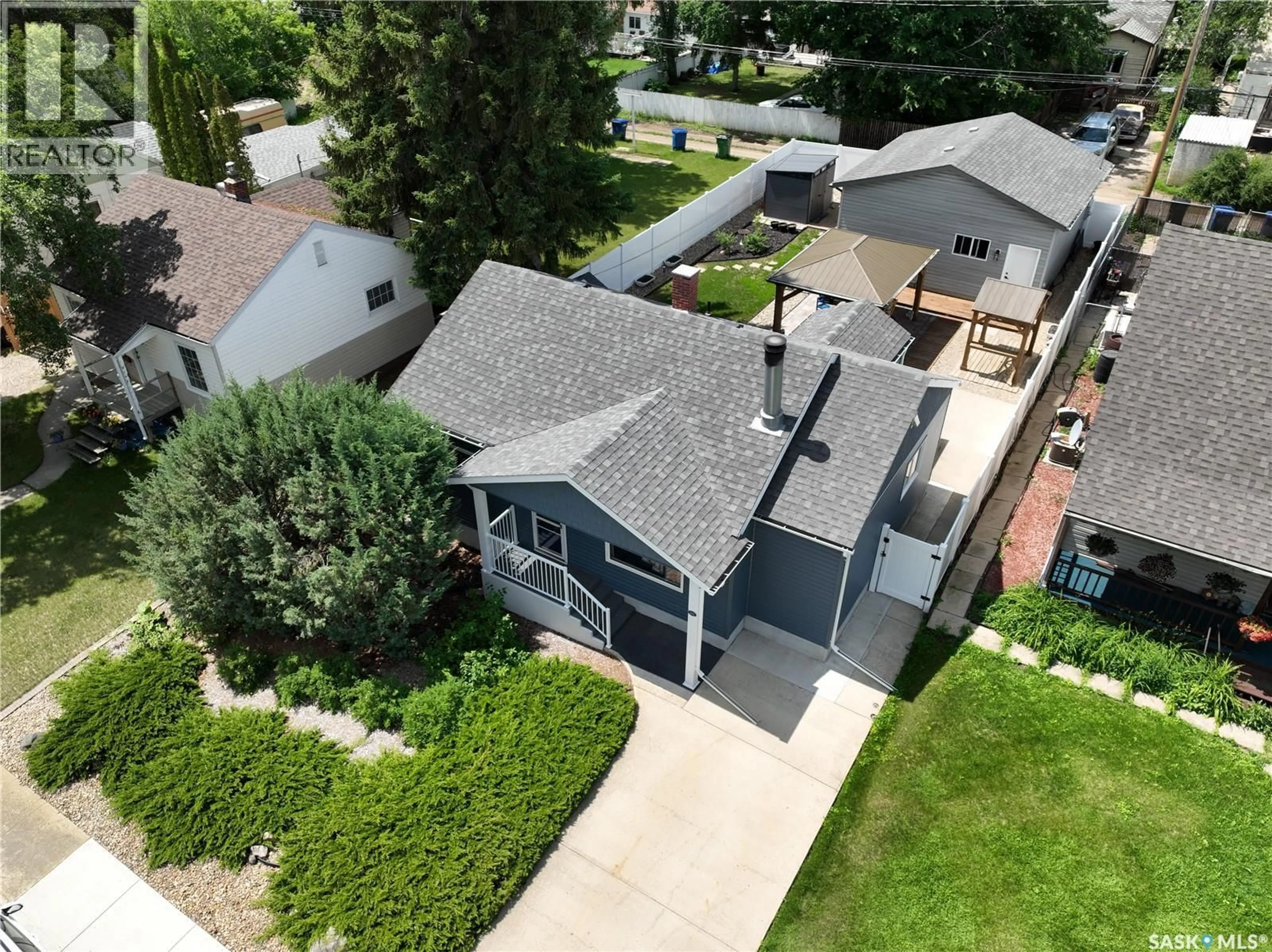 A pic from outside/outdoor area/front of a property/back of a property/a pic from drone, street for 892 7TH AVENUE, Moose Jaw Saskatchewan S6H4C2