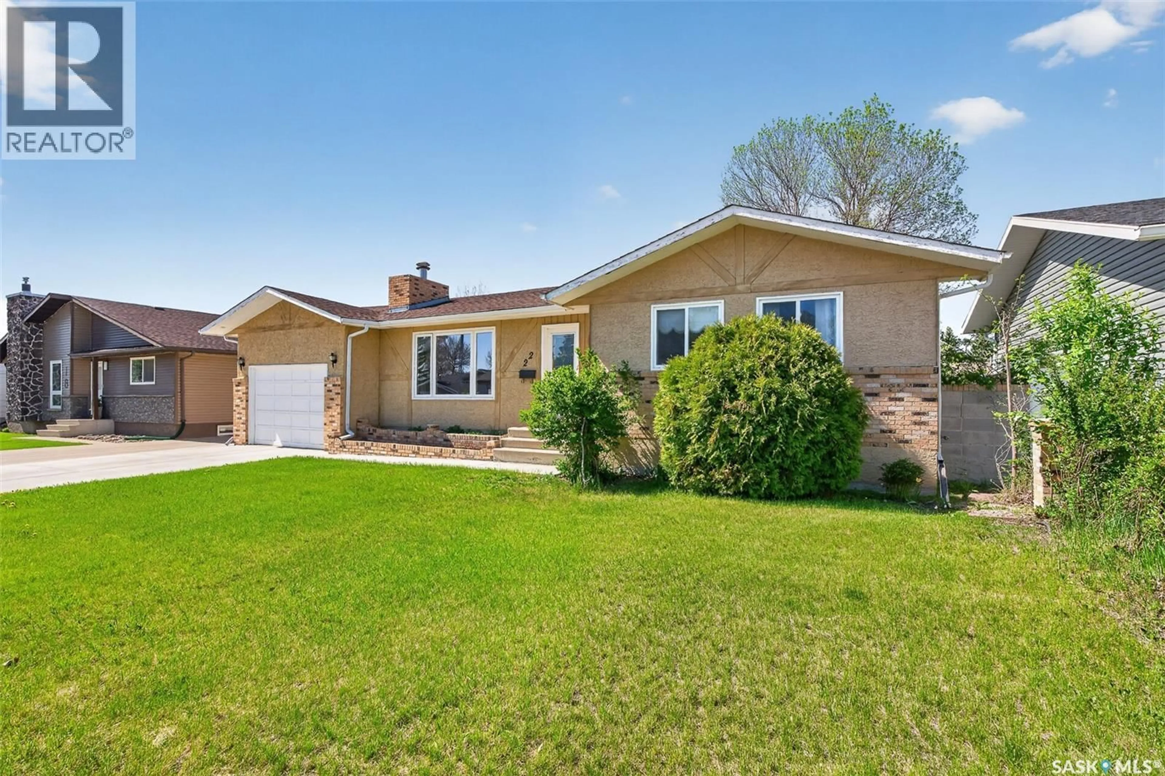 Home with vinyl exterior material, street for 22 EDELWEISS CRESCENT, Moose Jaw Saskatchewan S6J1E5