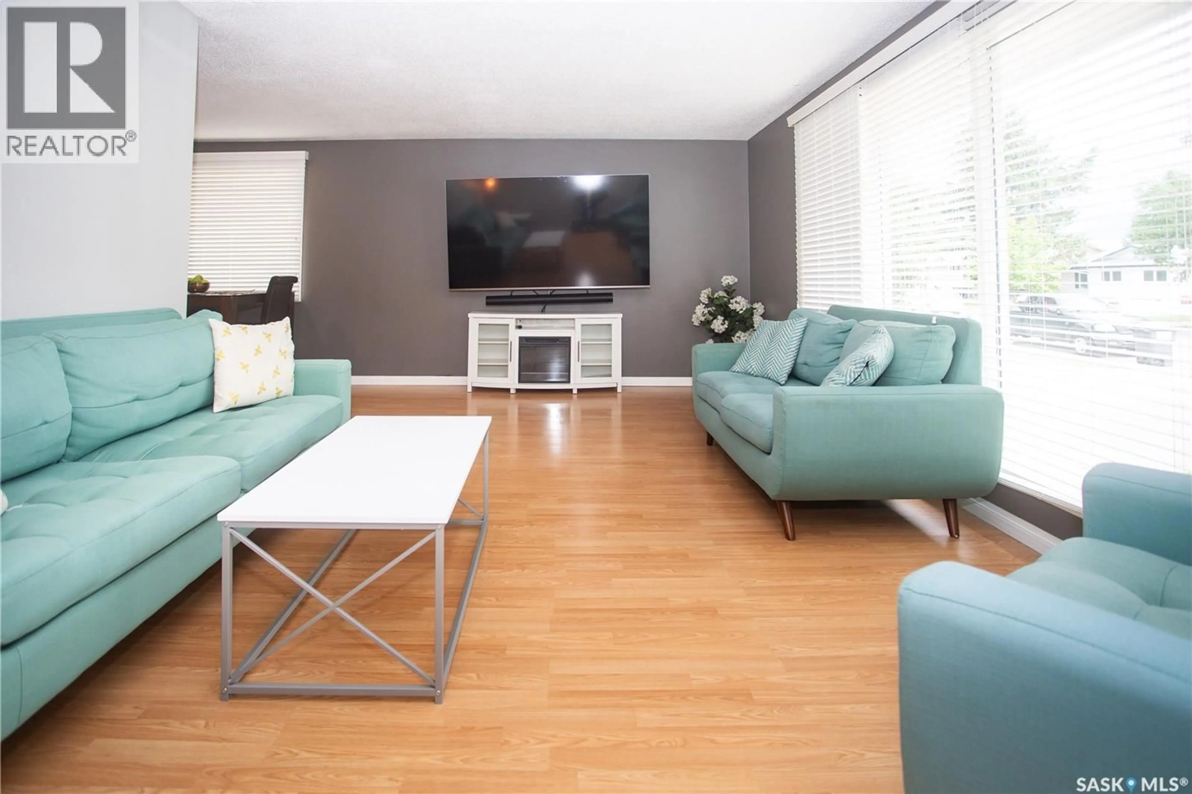 Living room with furniture, wood/laminate floor for 365 WATERLOO CRESCENT, Saskatoon Saskatchewan S7H4H7