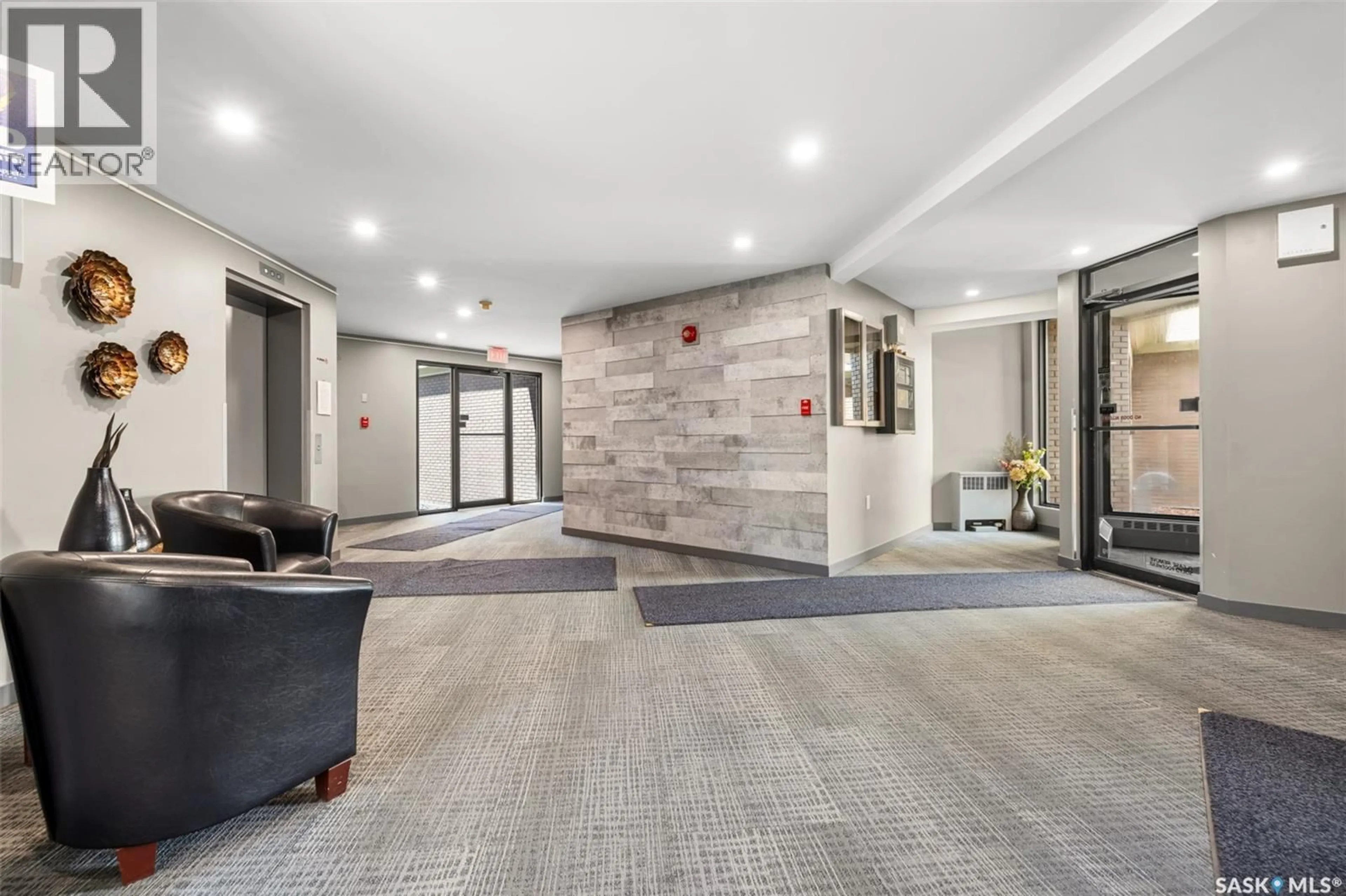 Indoor foyer for 114 3410 PARK STREET, Regina Saskatchewan S4V2M8