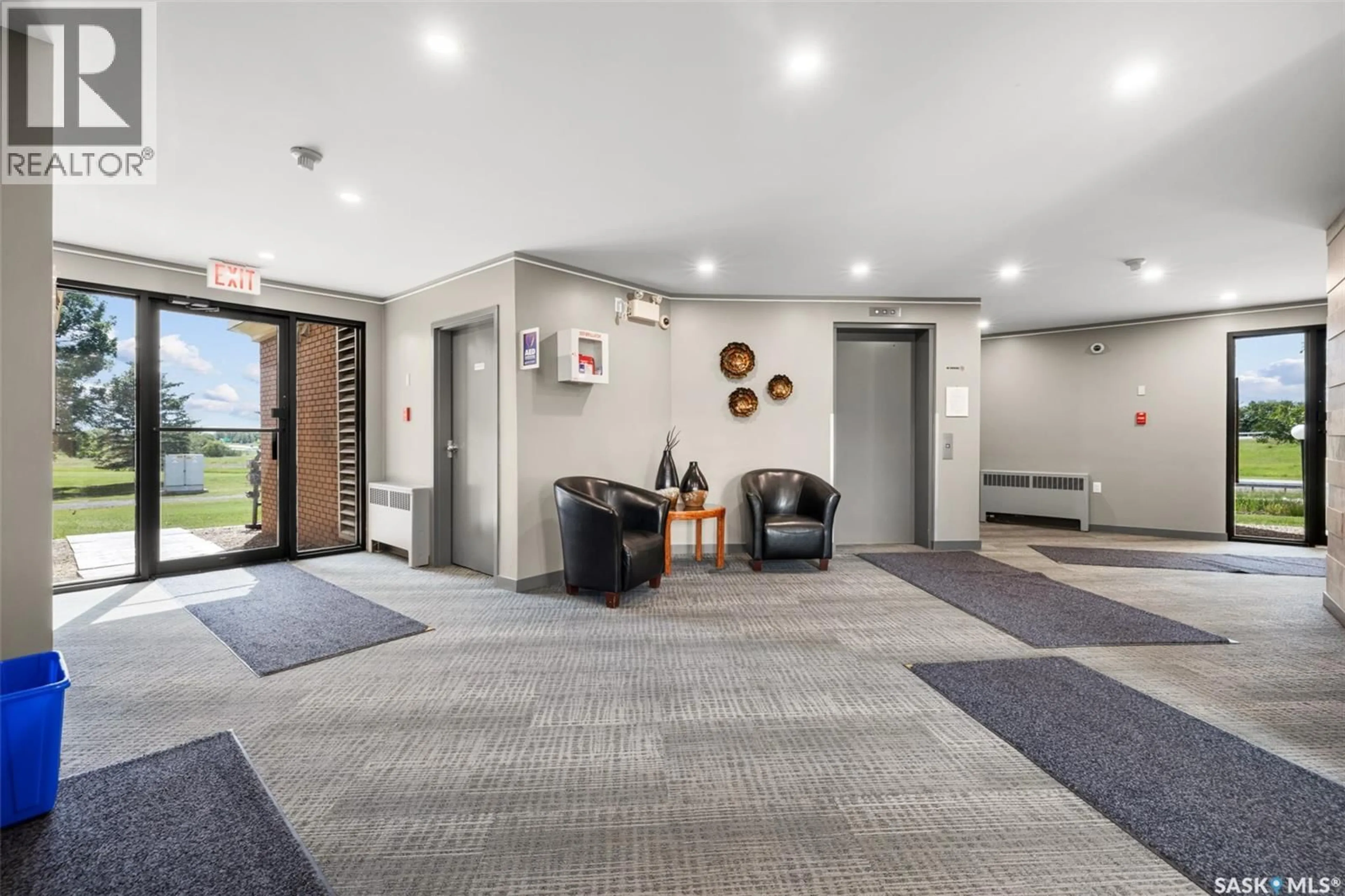 Indoor foyer for 114 3410 PARK STREET, Regina Saskatchewan S4V2M8