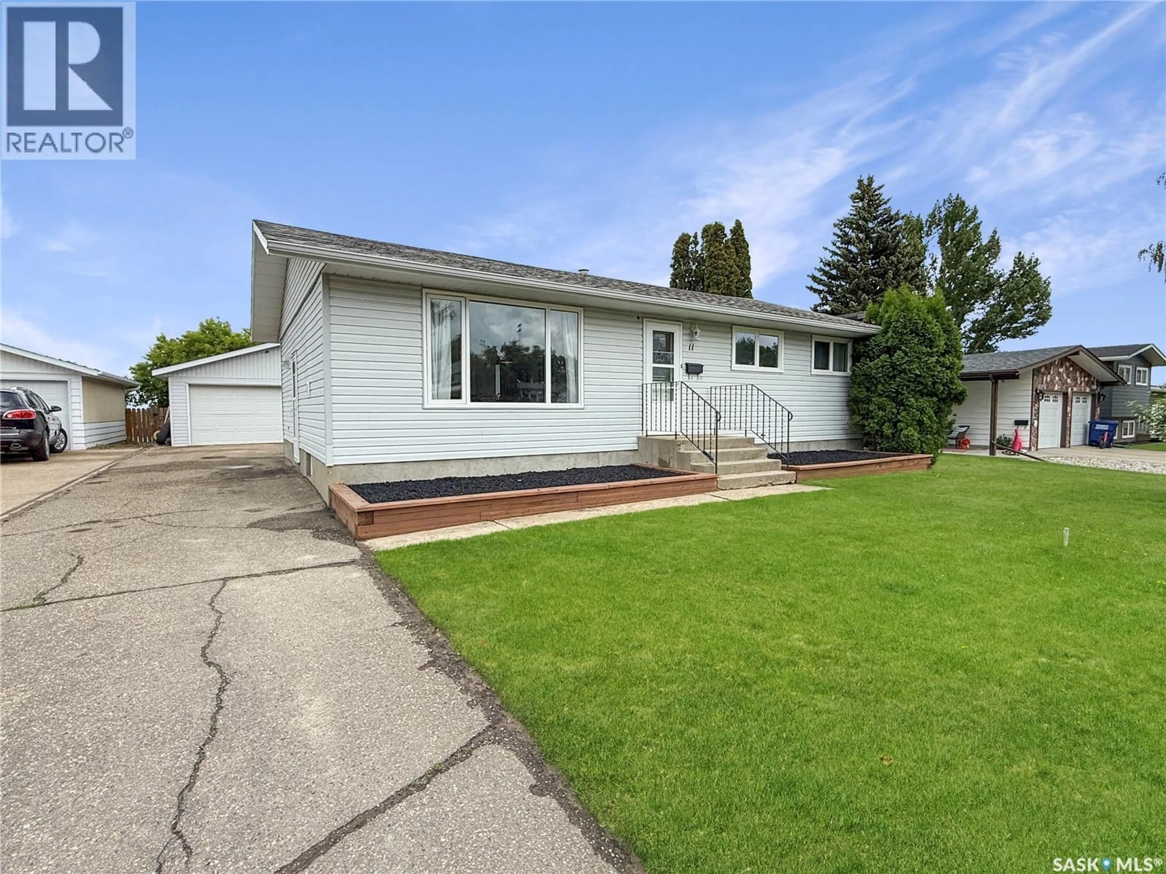 Home with vinyl exterior material, street for 11 HAYWARD PLACE, Swift Current Saskatchewan S9H3Z9