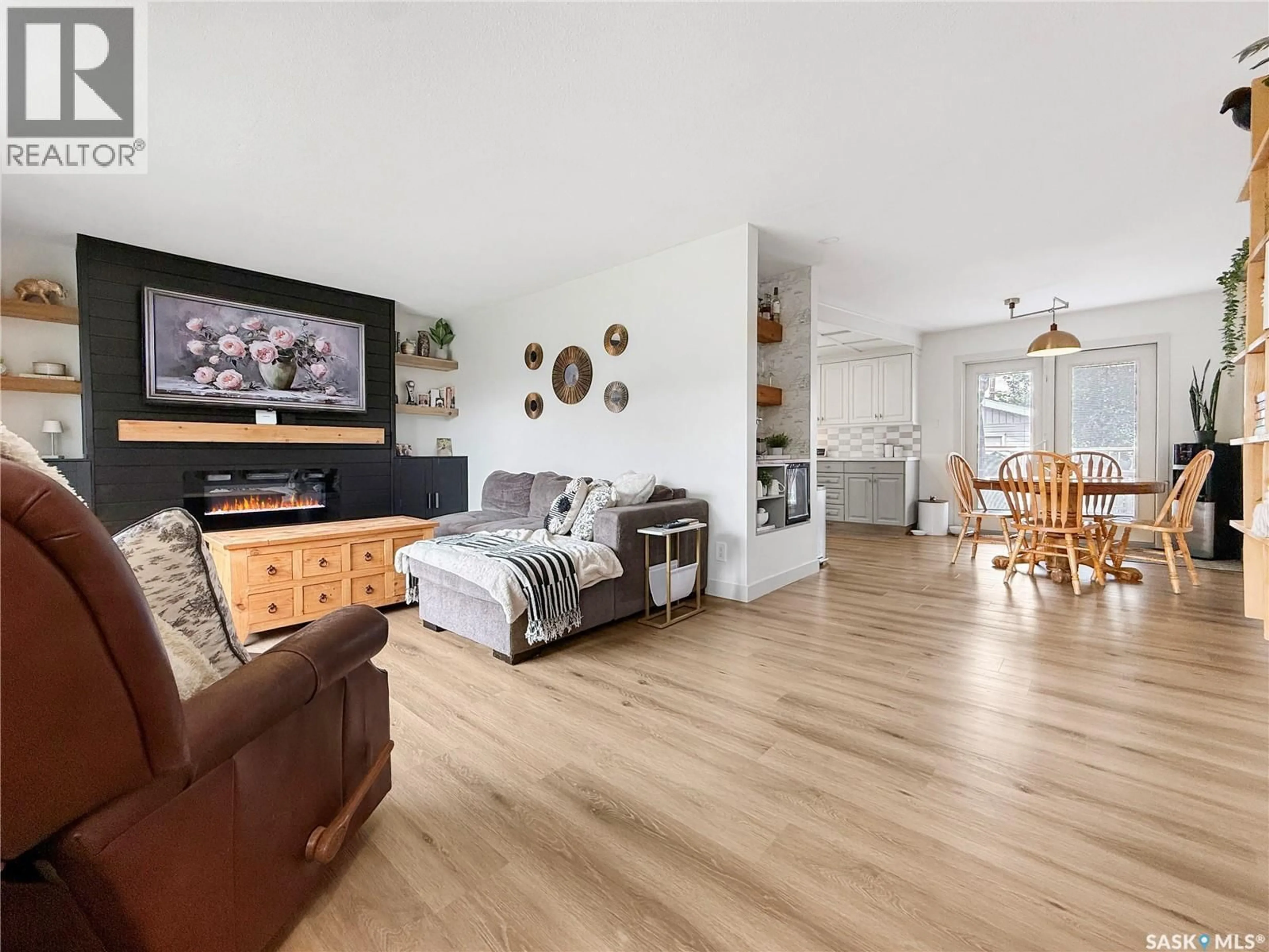 Living room with furniture, wood/laminate floor for 11 HAYWARD PLACE, Swift Current Saskatchewan S9H3Z9