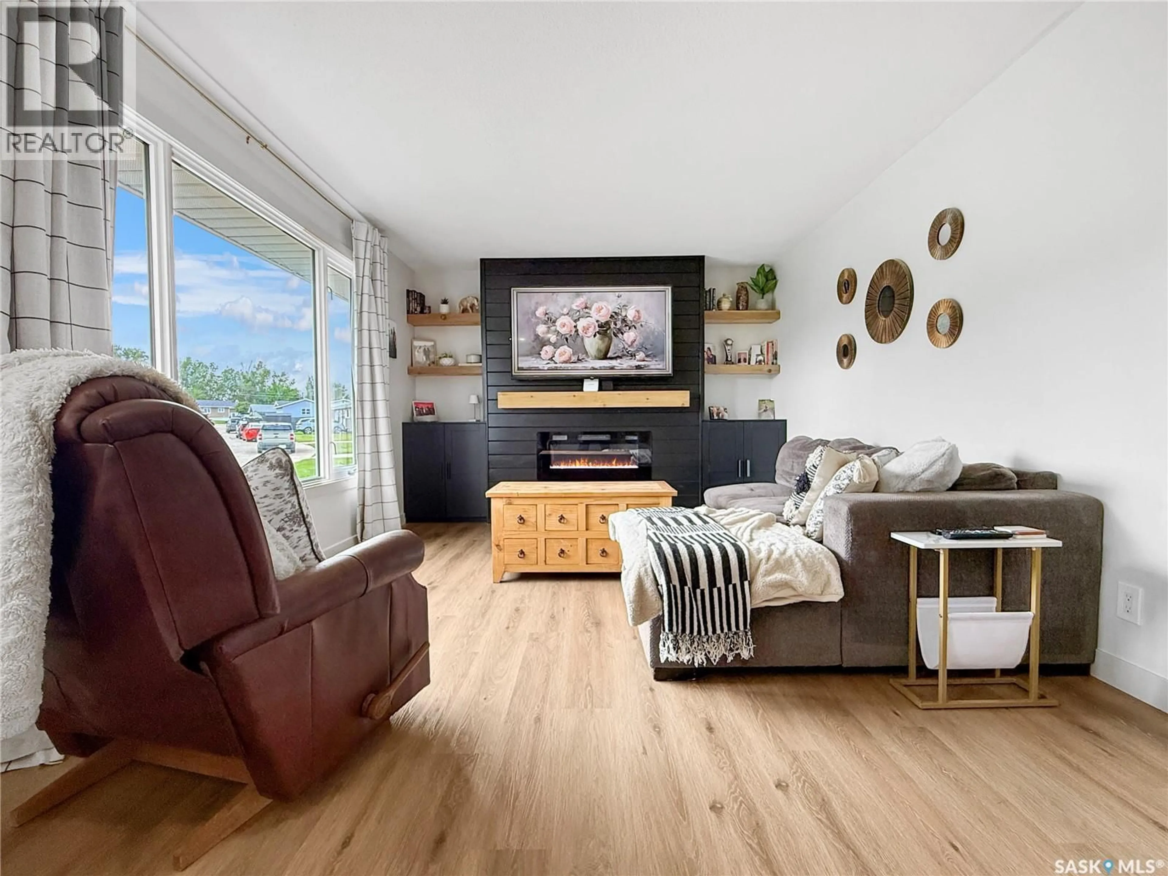 Living room with furniture, wood/laminate floor for 11 HAYWARD PLACE, Swift Current Saskatchewan S9H3Z9