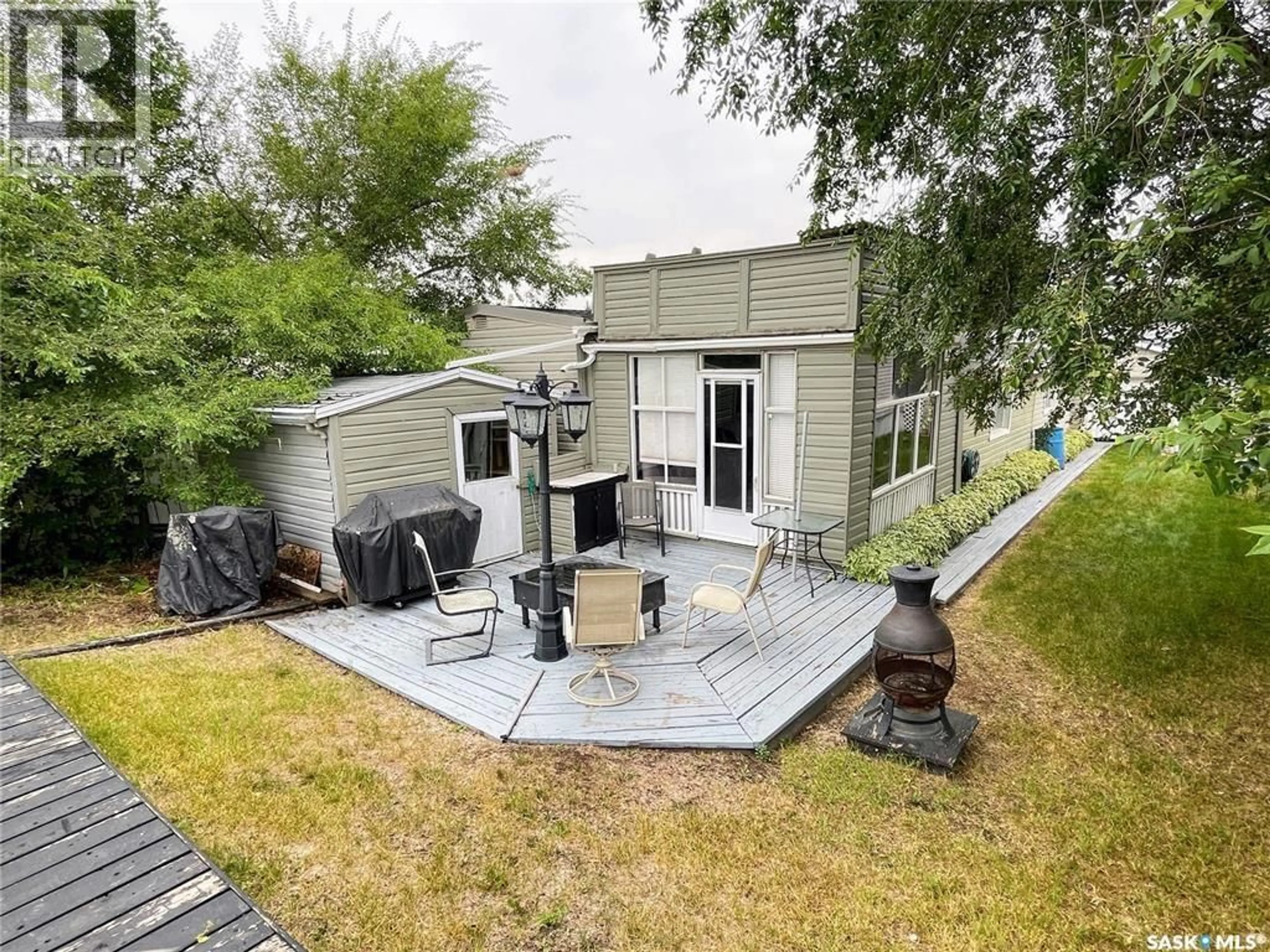 Patio, street for 1035 - 65 BOYCHUK DRIVE, Saskatoon Saskatchewan S7H5B2