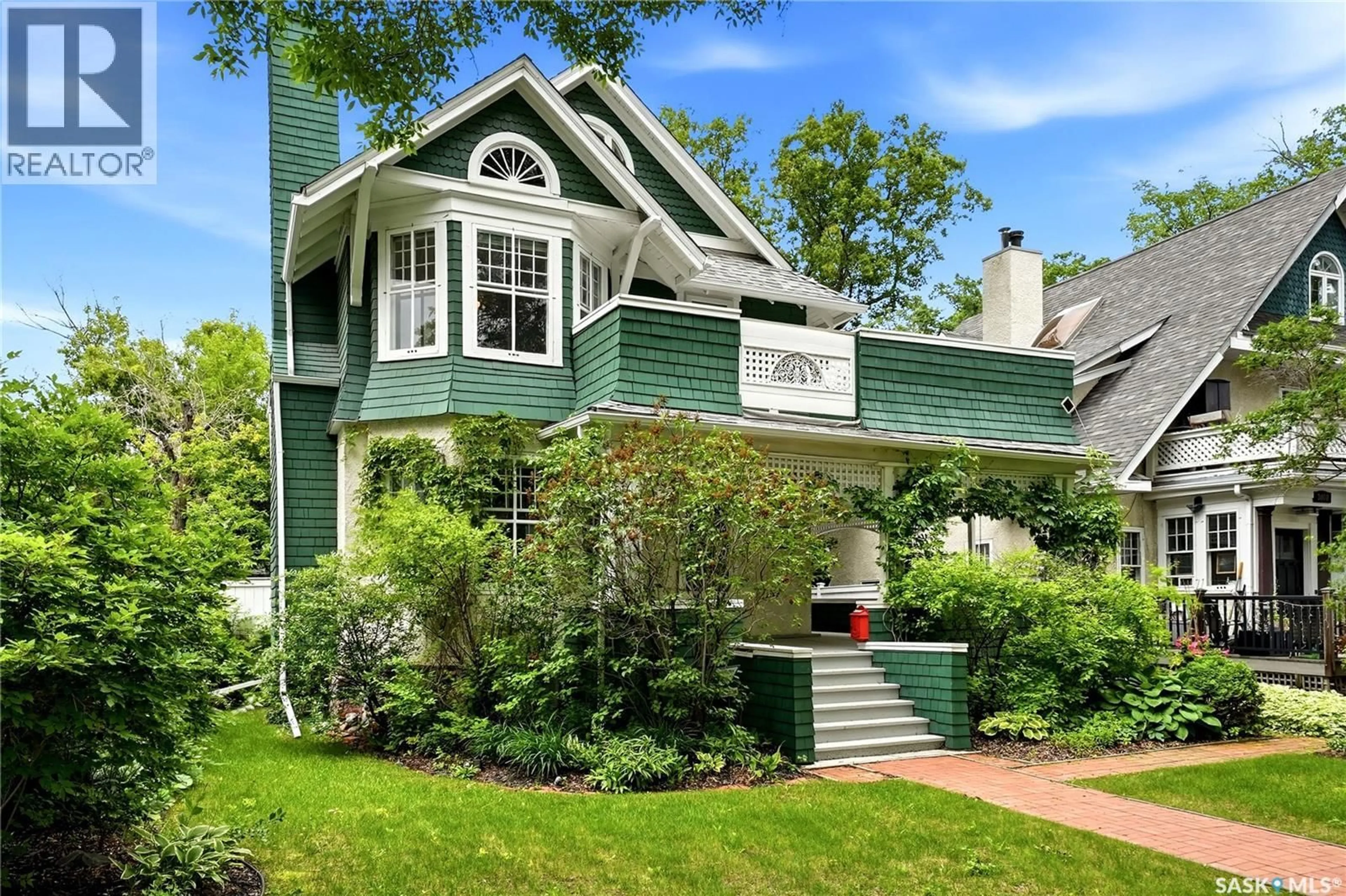 Home with vinyl exterior material, street for 3008 VICTORIA AVENUE, Regina Saskatchewan S4T1K9