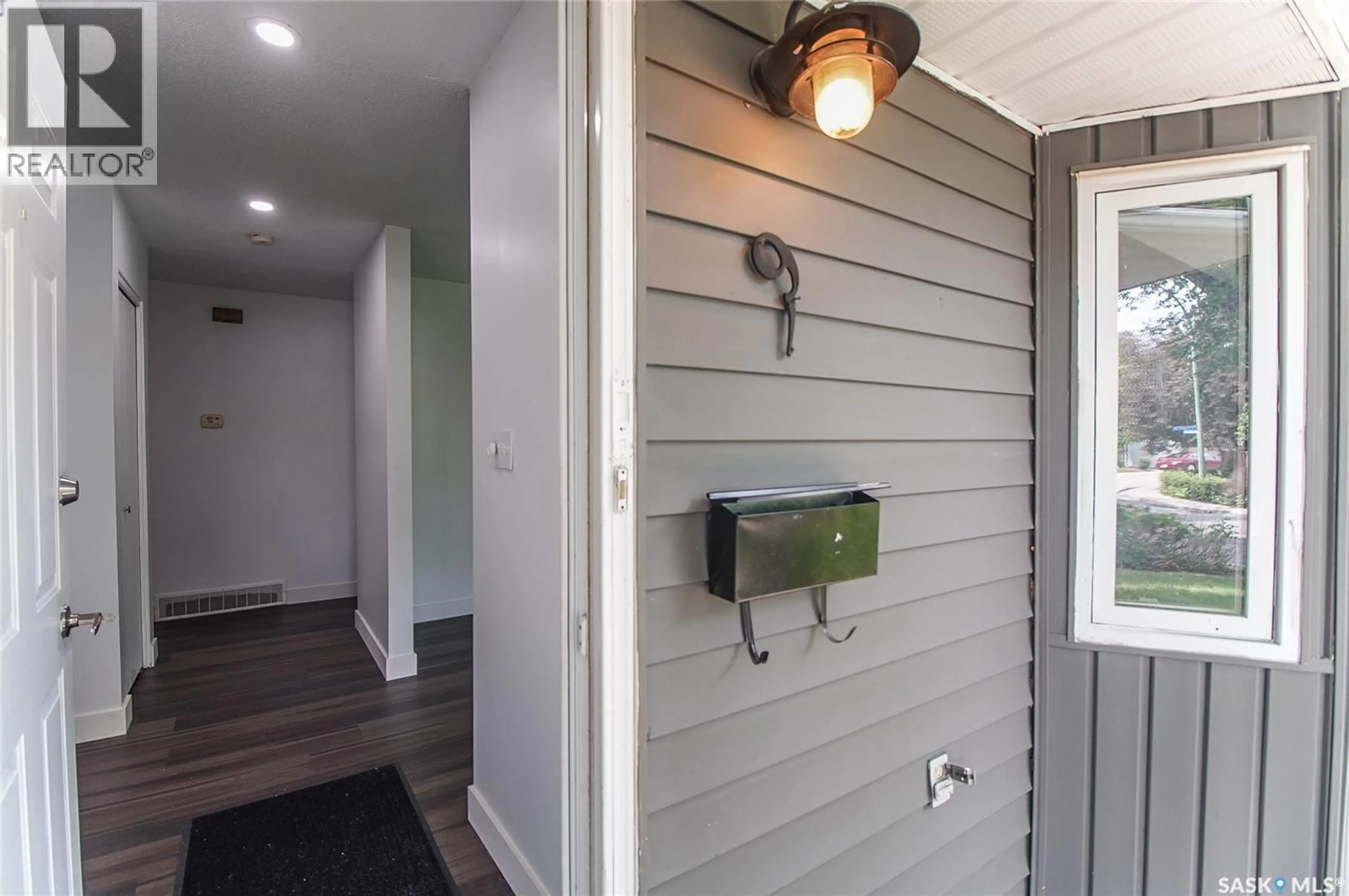 Indoor entryway for 61 BANNISTER AVENUE, Regina Saskatchewan S4R5K8