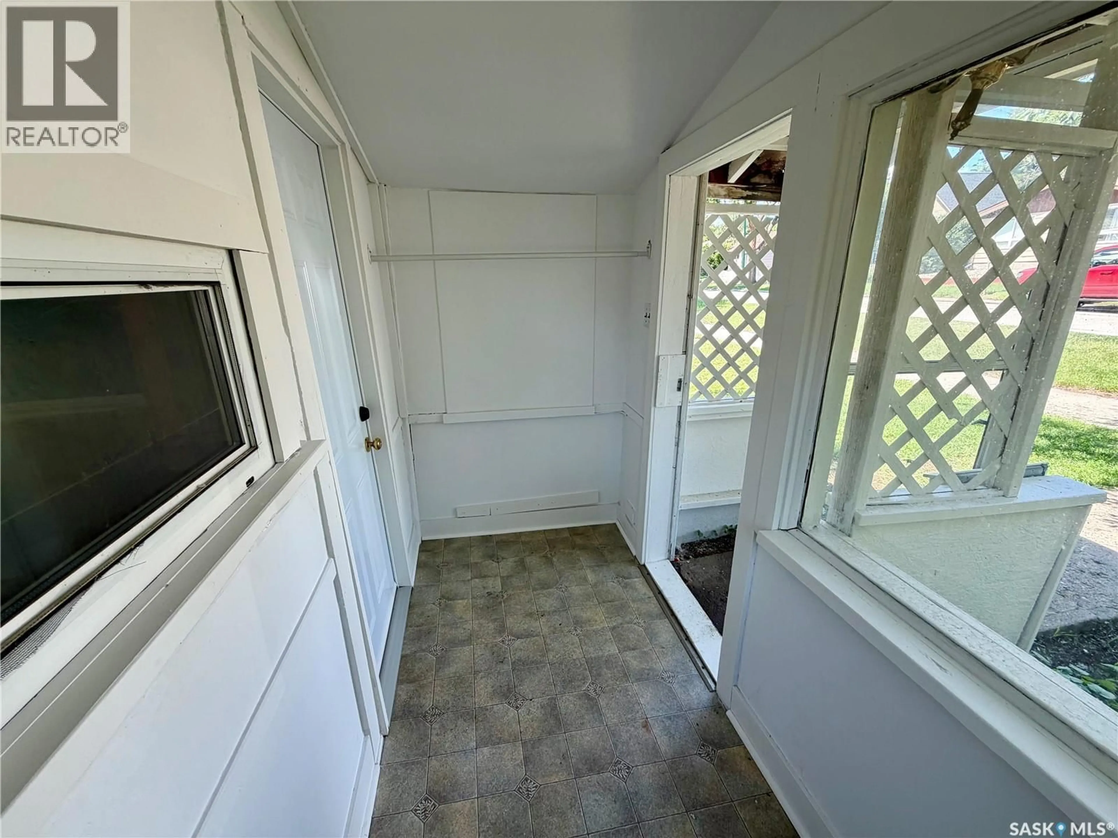 A pic of a room for 913 STADACONA STREET, Moose Jaw Saskatchewan S6H2A9