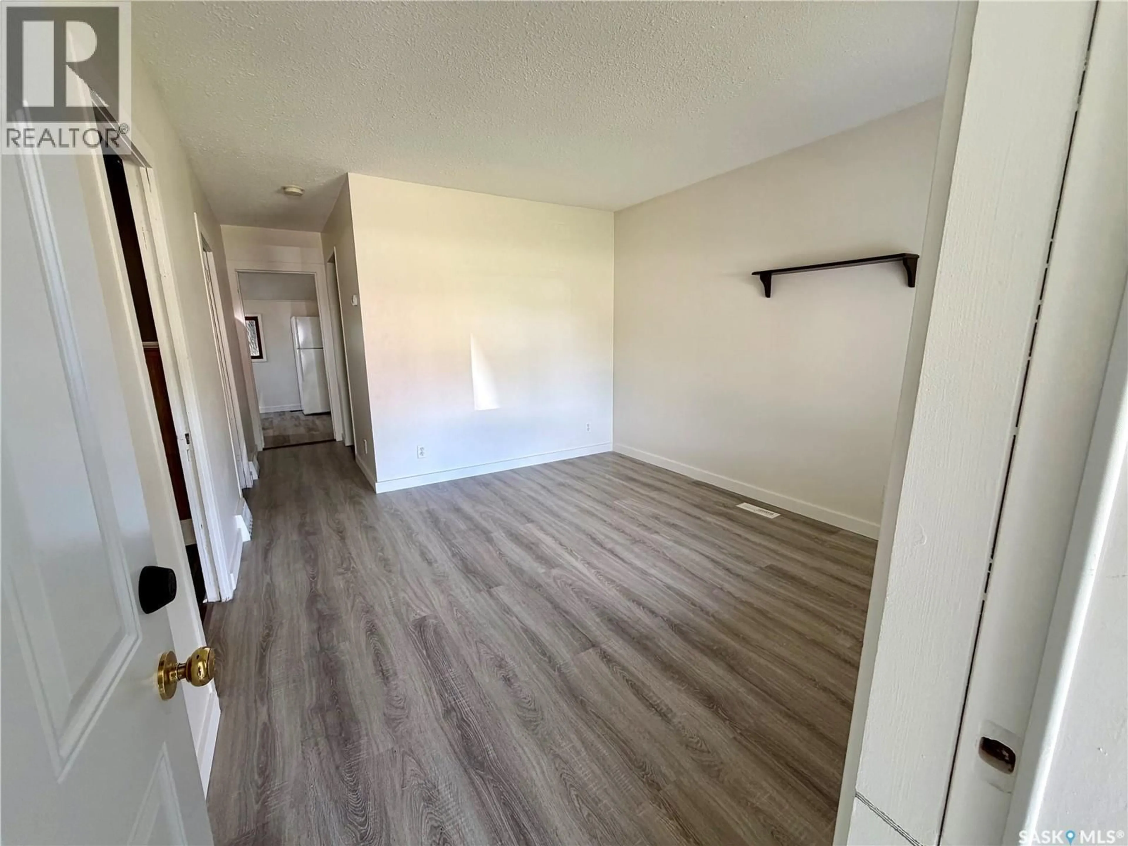 A pic of a room for 913 STADACONA STREET, Moose Jaw Saskatchewan S6H2A9