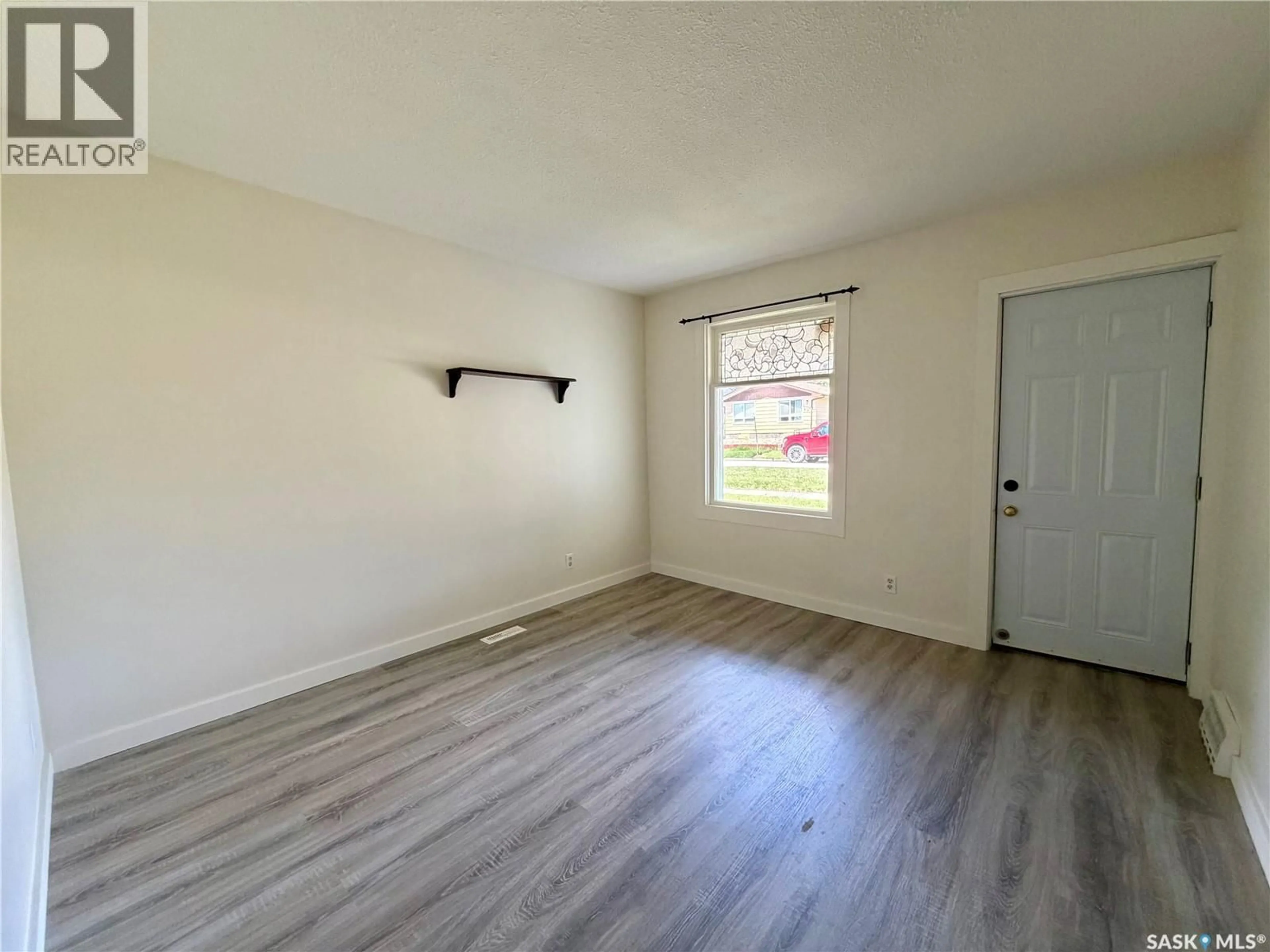 A pic of a room for 913 STADACONA STREET, Moose Jaw Saskatchewan S6H2A9
