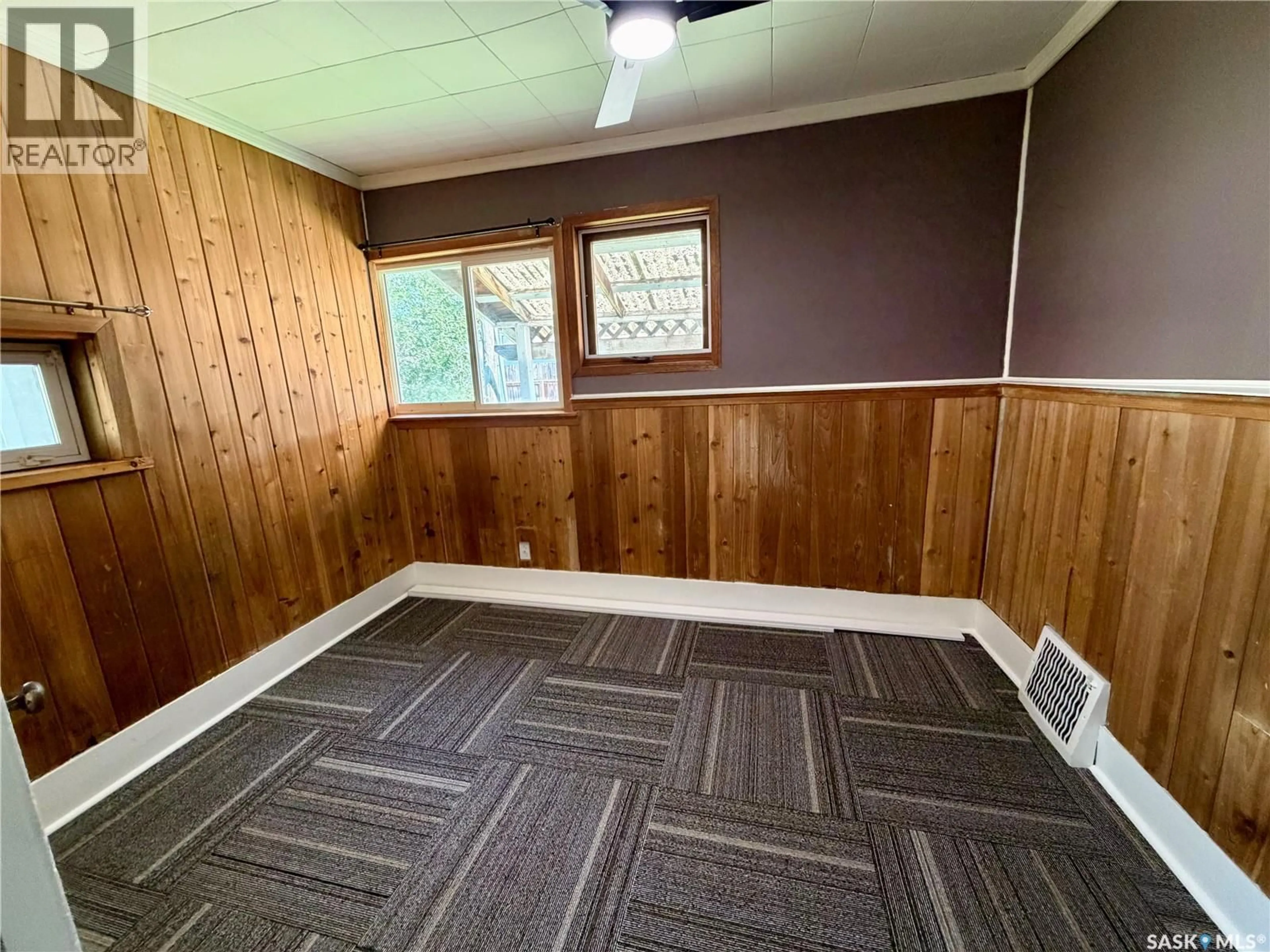 A pic of a room for 913 STADACONA STREET, Moose Jaw Saskatchewan S6H2A9
