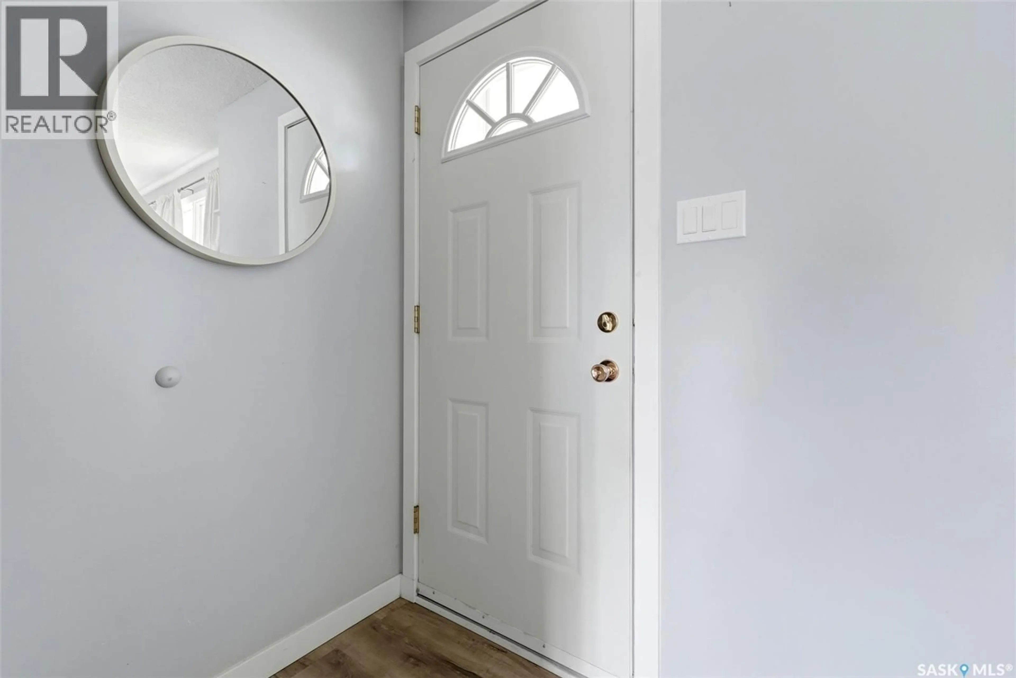 Indoor entryway for 150 CAVENDISH STREET, Regina Saskatchewan S4N1P5