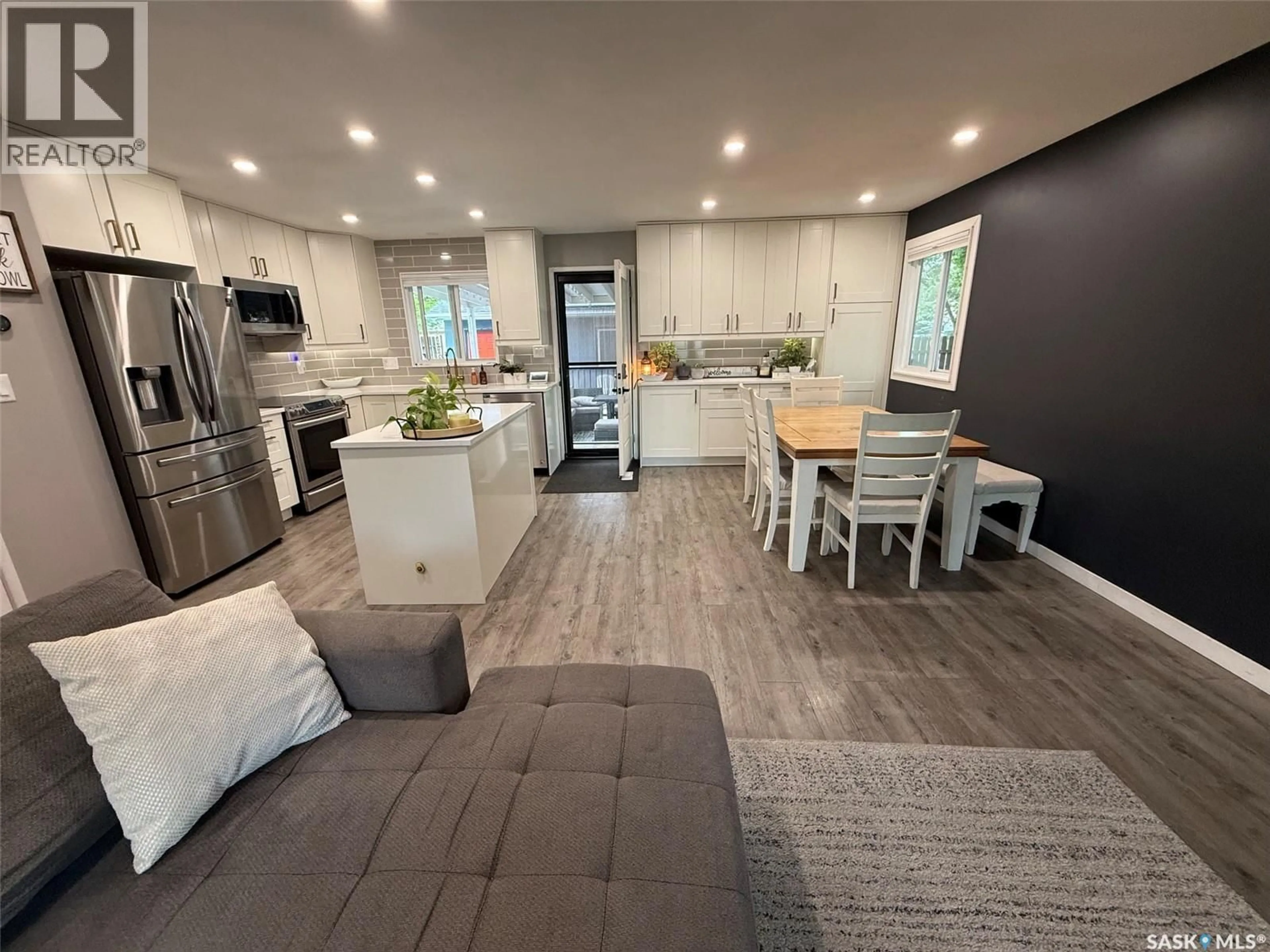 Open concept kitchen, unknown for 34 WESSEL BAY, Regina Saskatchewan S4R5K7