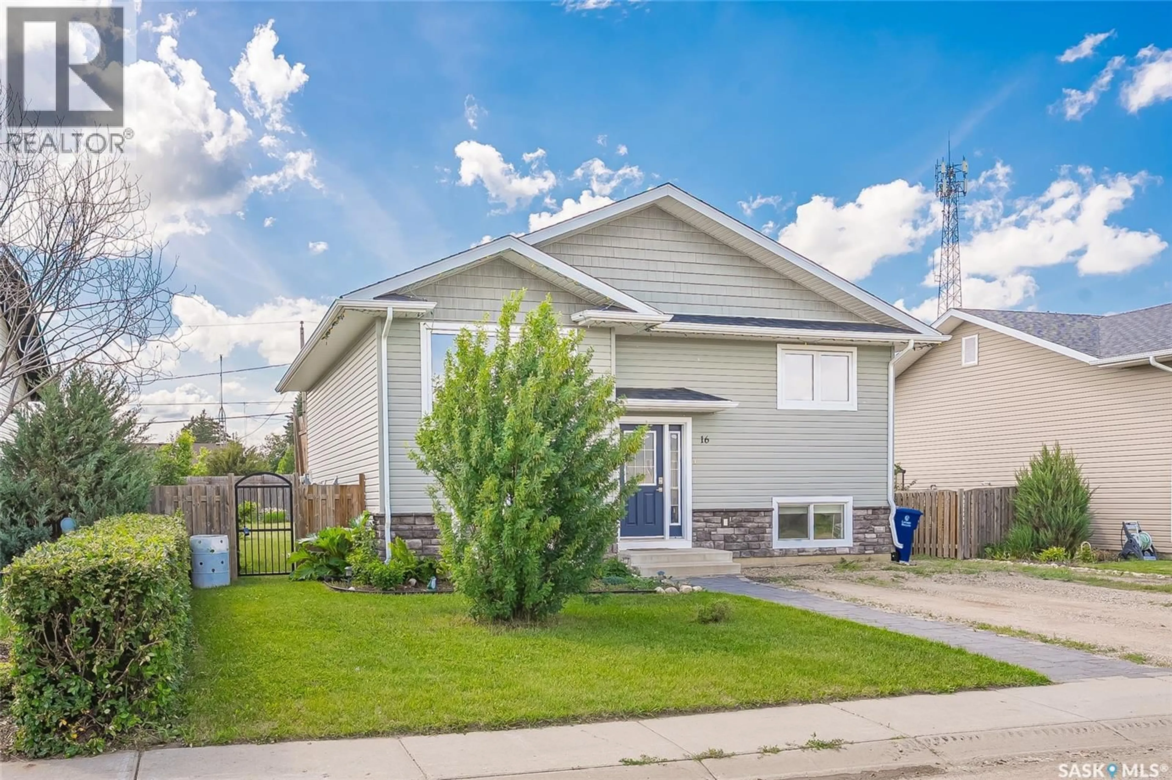 Home with vinyl exterior material, street for 16 6TH AVENUE, Langham Saskatchewan S0K2L0