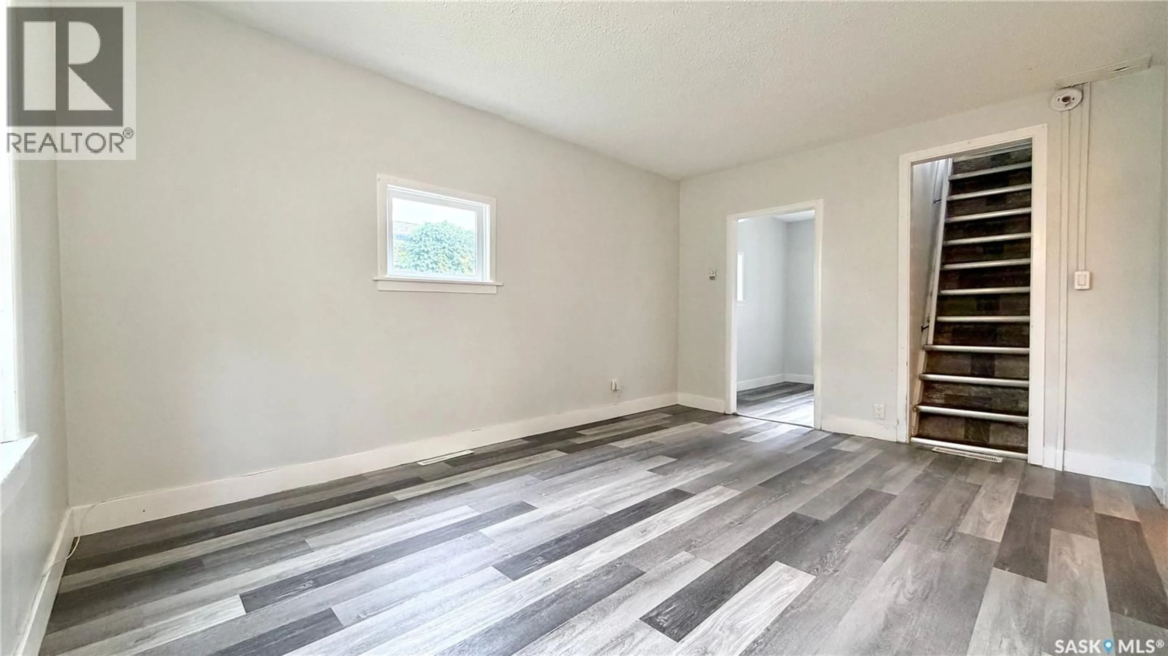 A pic of a room for 710 M AVENUE, Saskatoon Saskatchewan S7M2L3