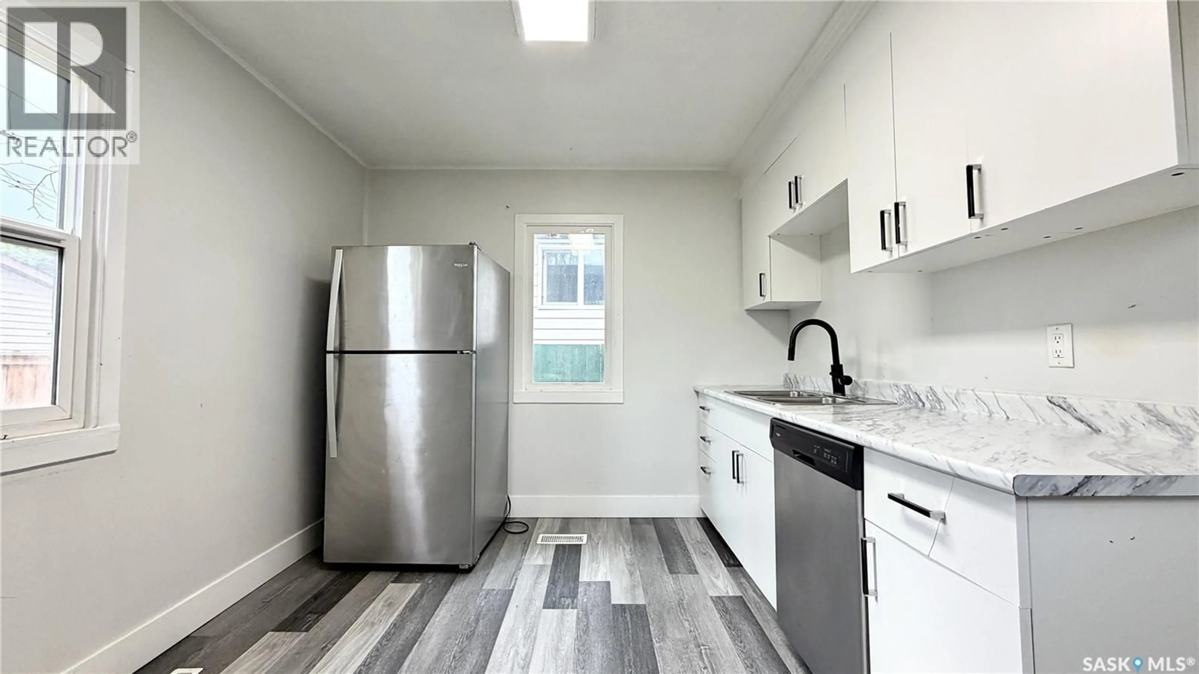Standard kitchen, unknown for 710 M AVENUE, Saskatoon Saskatchewan S7M2L3
