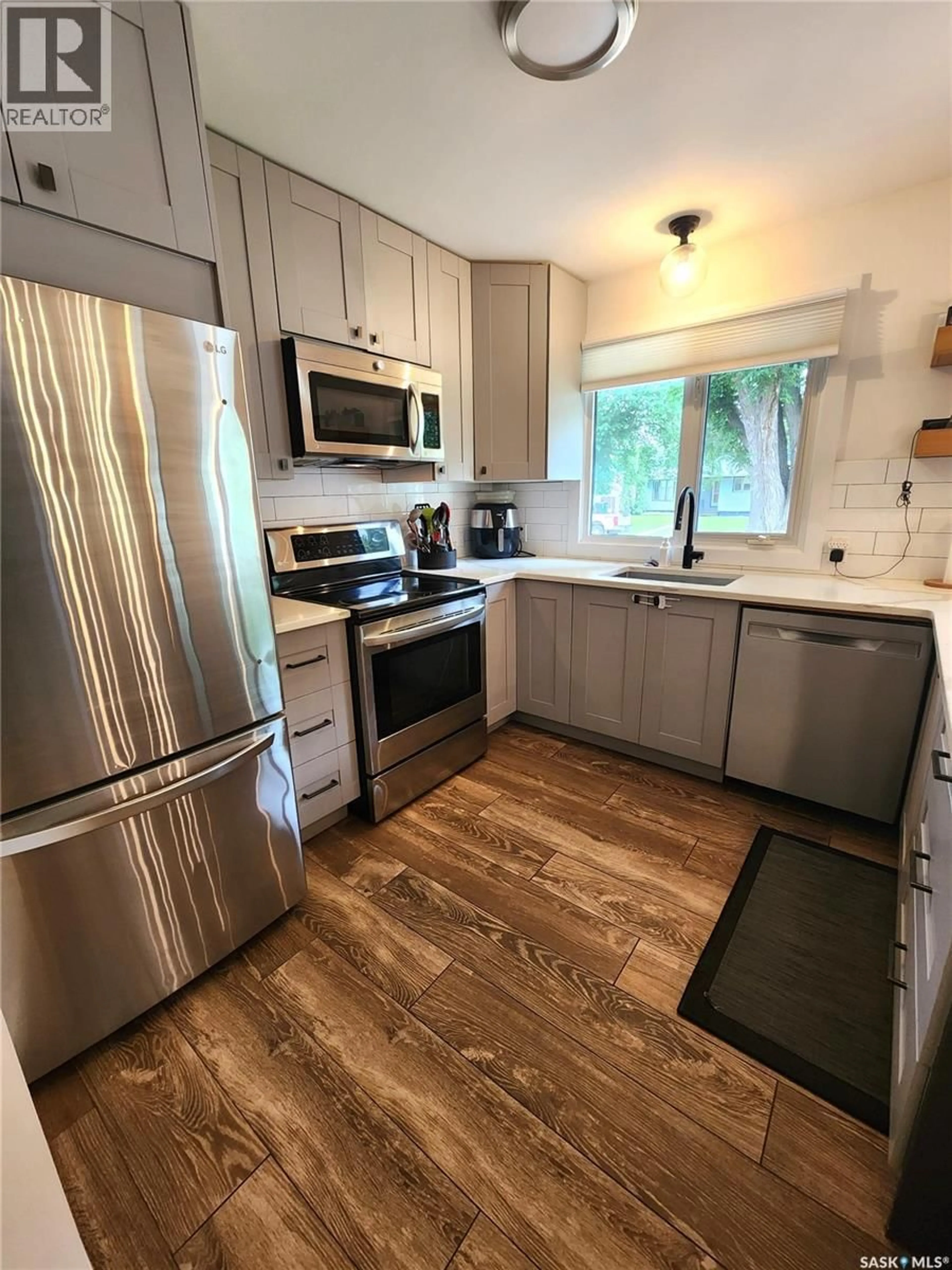 Standard kitchen, unknown for 1111 HUDSON ROAD, Estevan Saskatchewan S4A1Z1