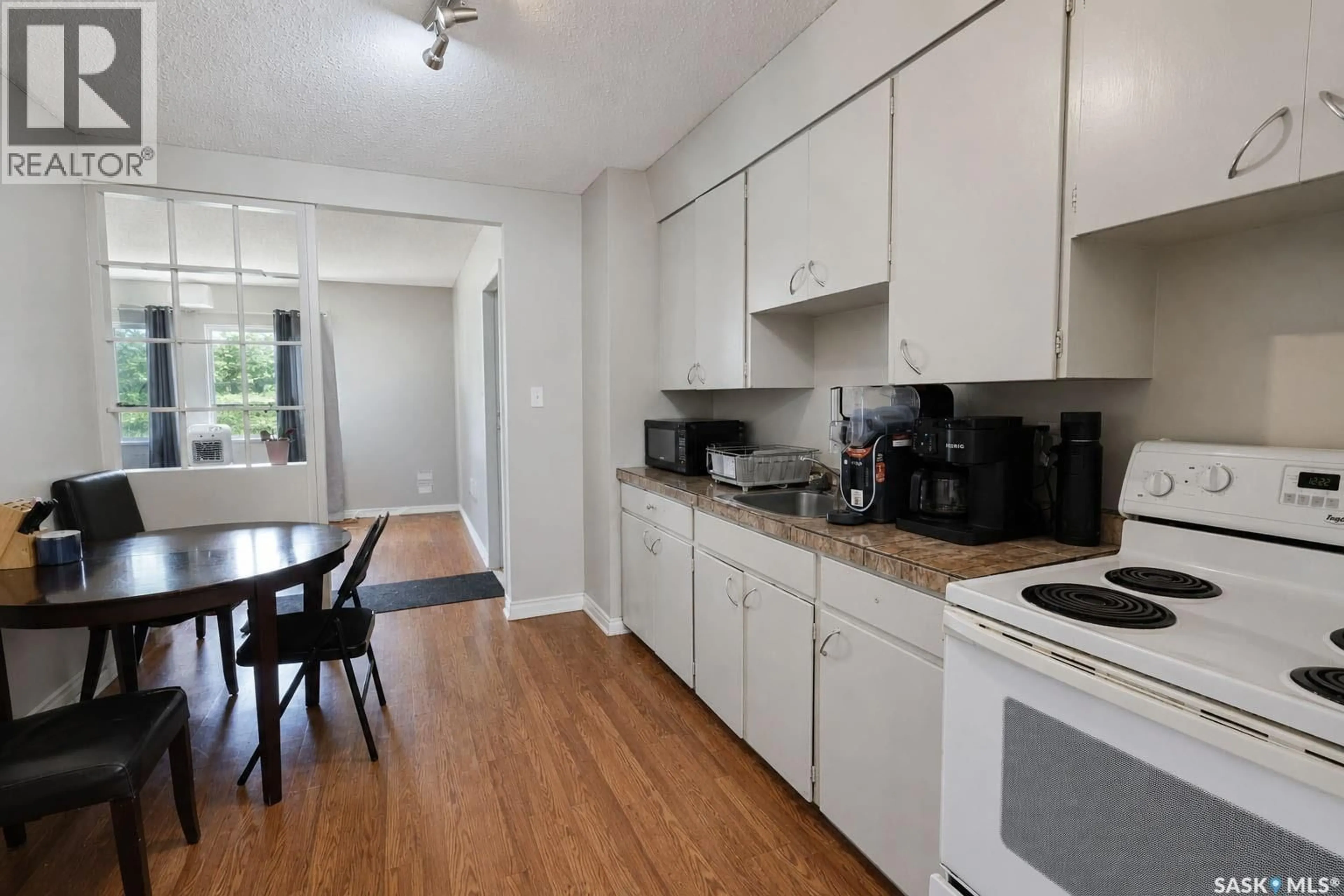 Standard kitchen, wood/laminate floor for 602 28TH STREET, Prince Albert Saskatchewan S6V1X9