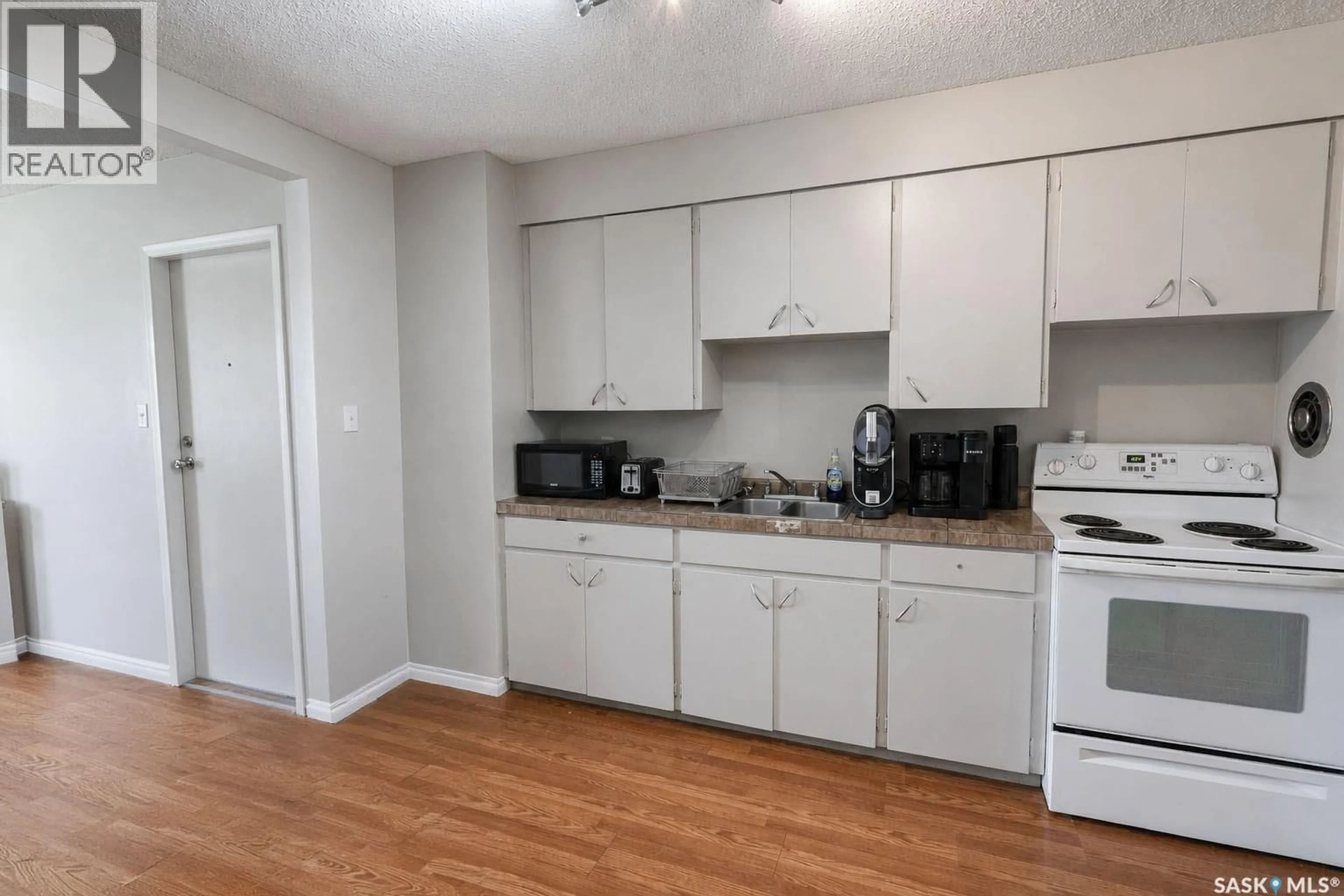 Standard kitchen, wood/laminate floor for 602 28TH STREET, Prince Albert Saskatchewan S6V1X9