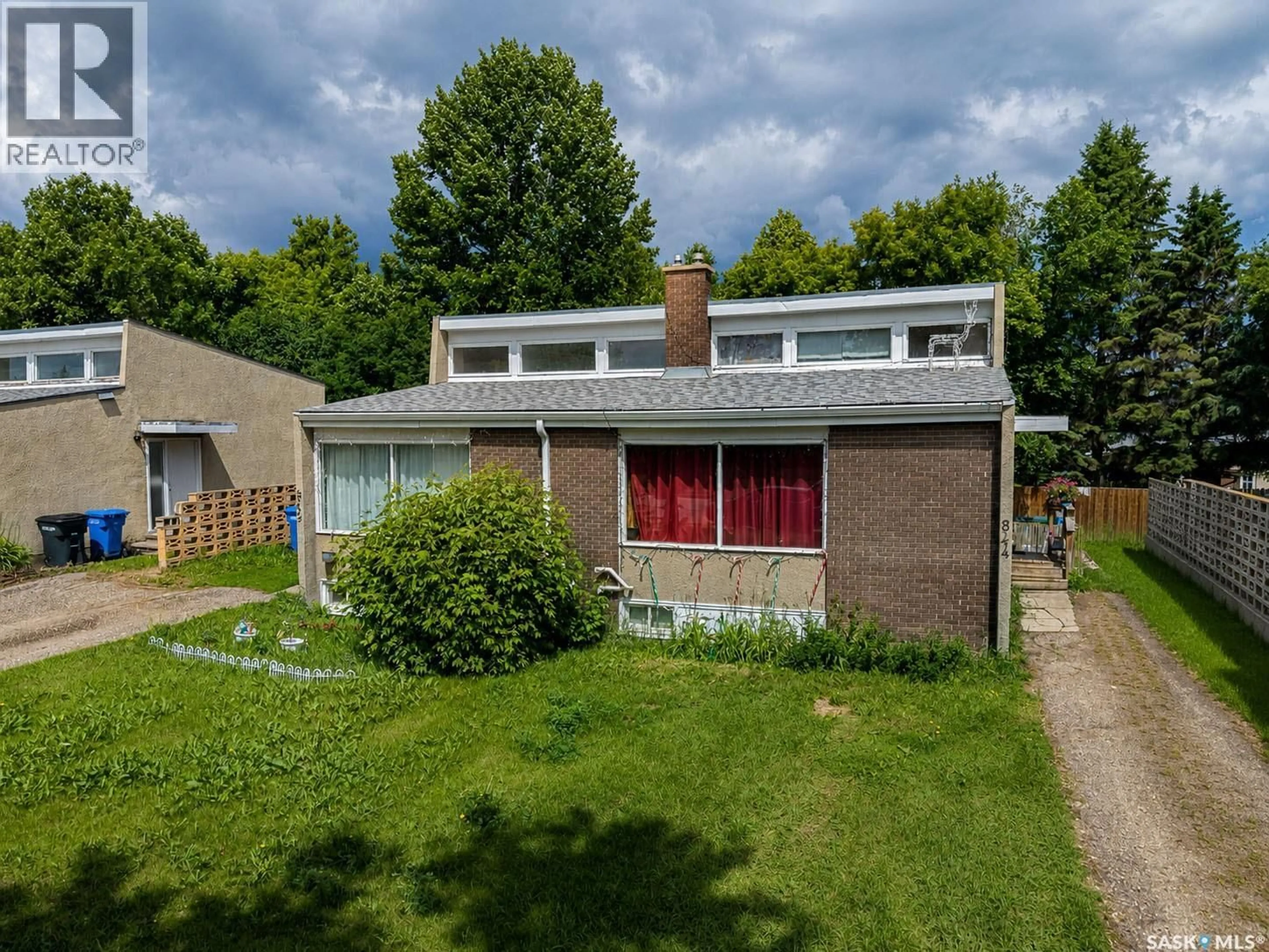A pic from outside/outdoor area/front of a property/back of a property/a pic from drone, street for 842-844 28TH STREET, Prince Albert Saskatchewan S6V1Y1
