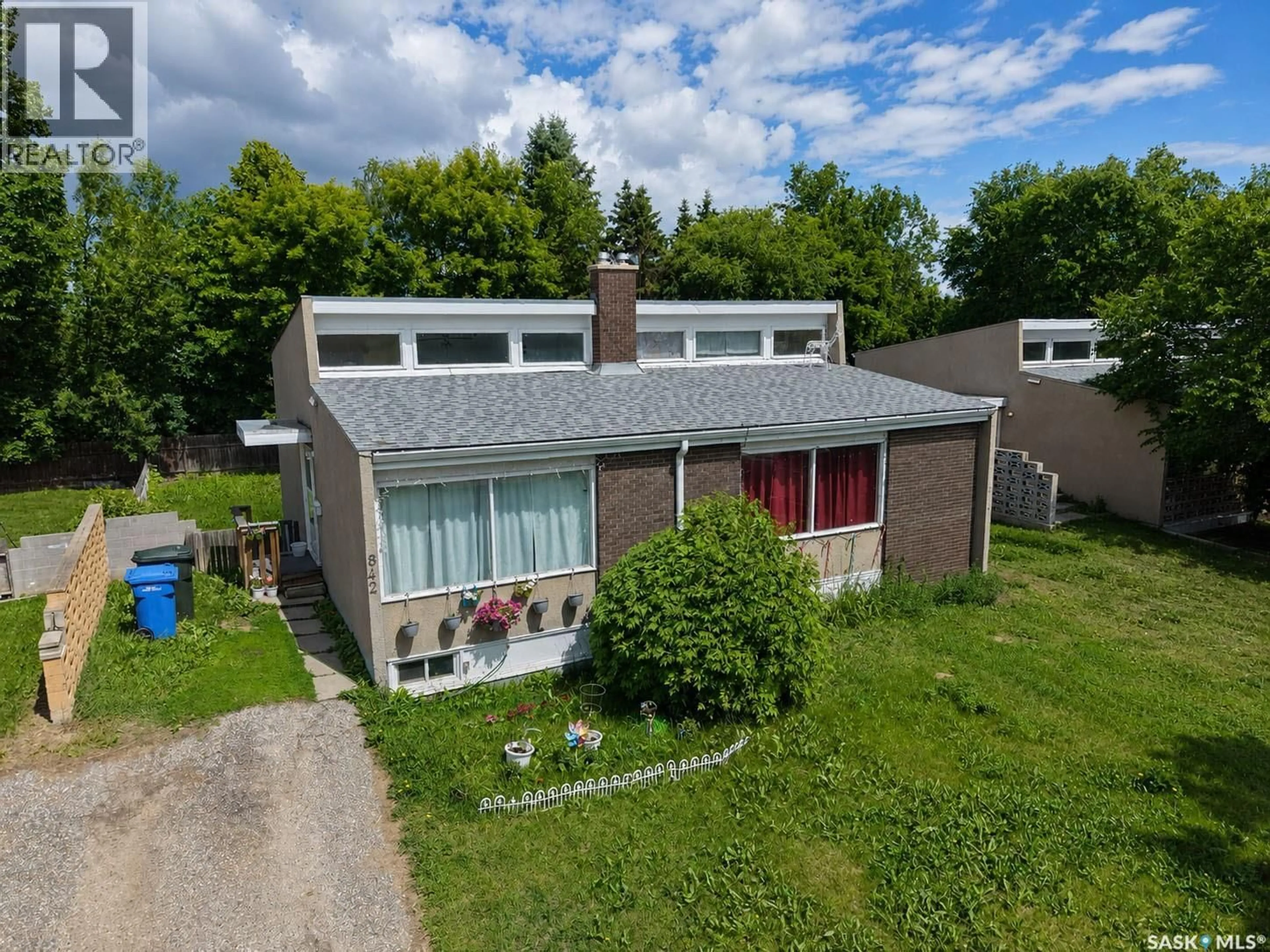 A pic from outside/outdoor area/front of a property/back of a property/a pic from drone, street for 842-844 28TH STREET, Prince Albert Saskatchewan S6V1Y1