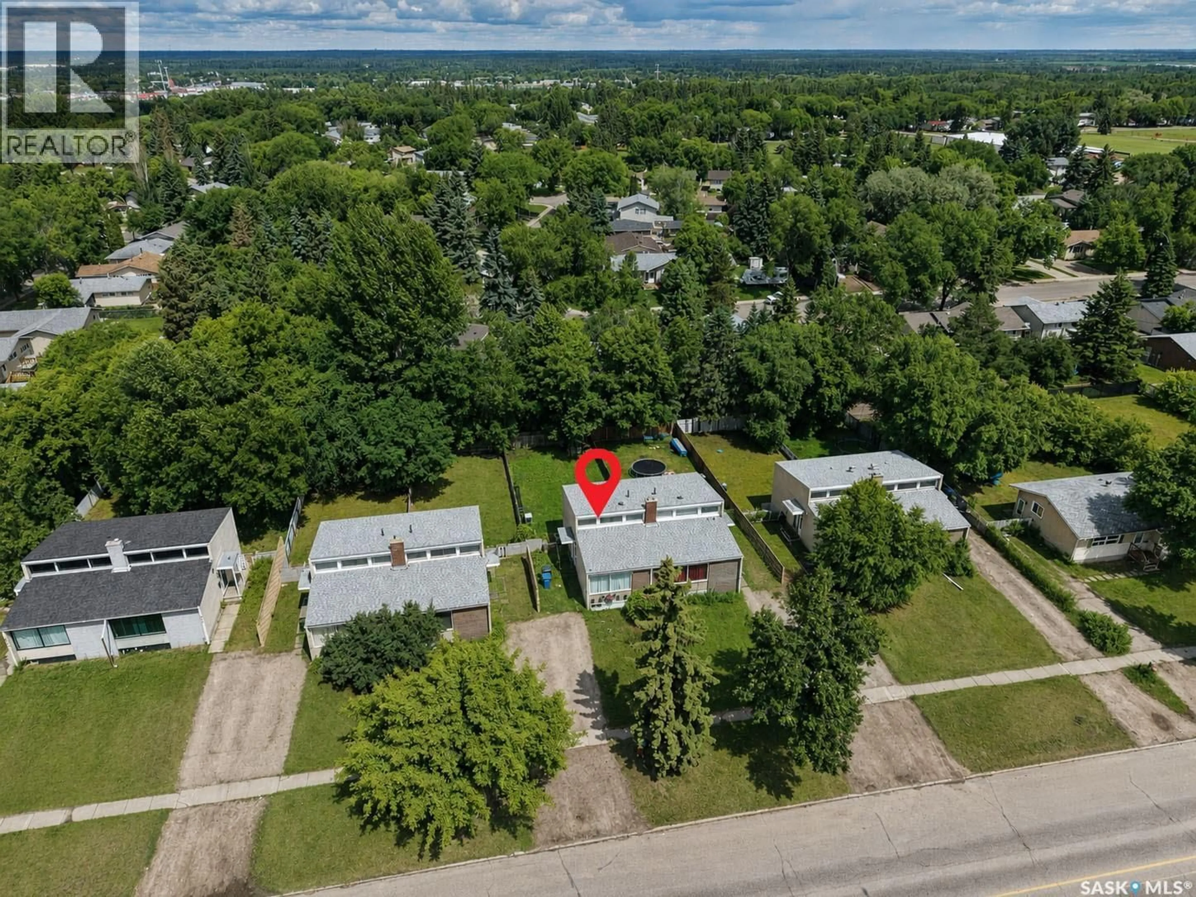 A pic from outside/outdoor area/front of a property/back of a property/a pic from drone, street for 842-844 28TH STREET, Prince Albert Saskatchewan S6V1Y1