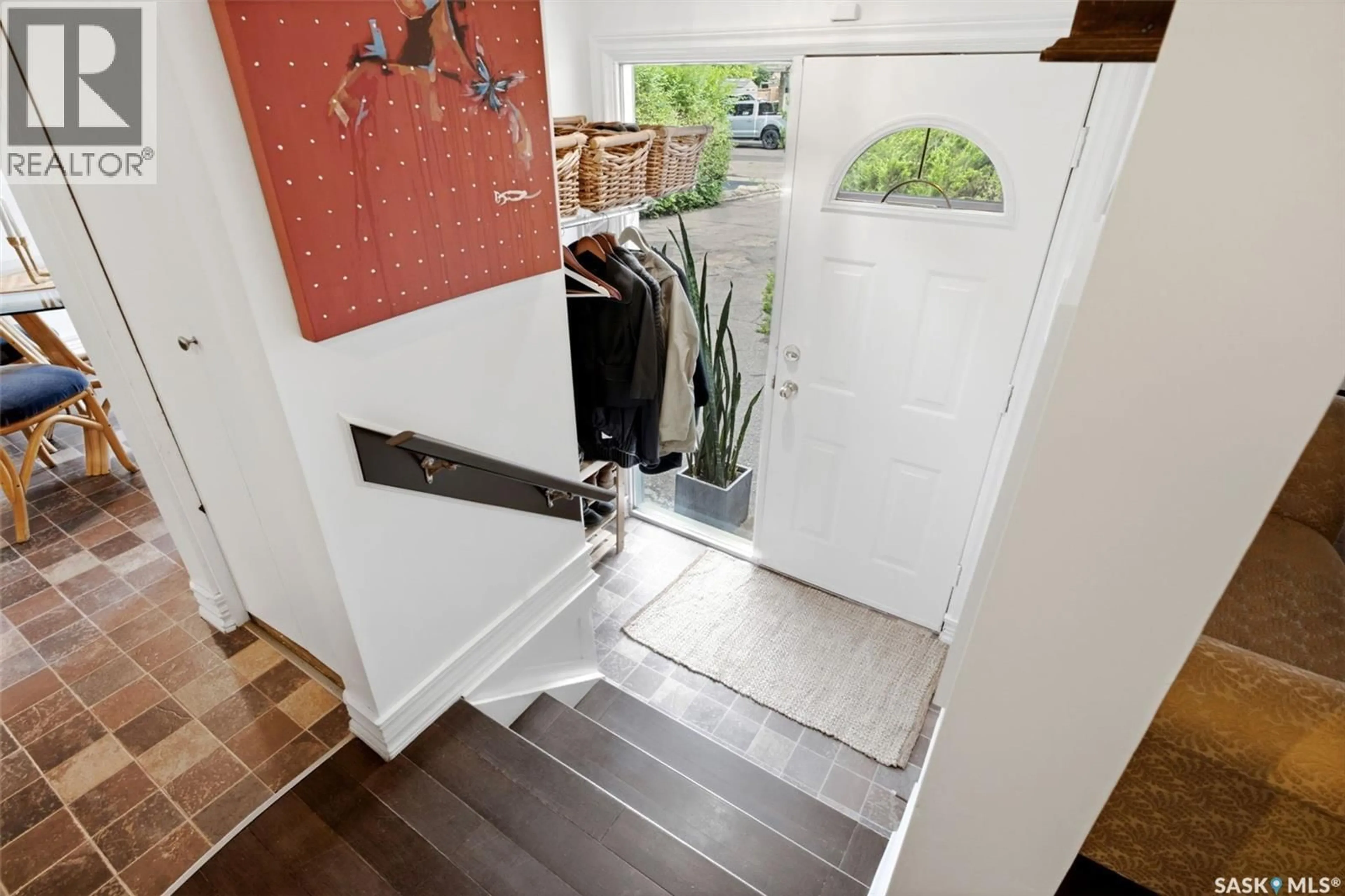 Indoor entryway for 825 SHANNON ROAD, Regina Saskatchewan S4S5K1