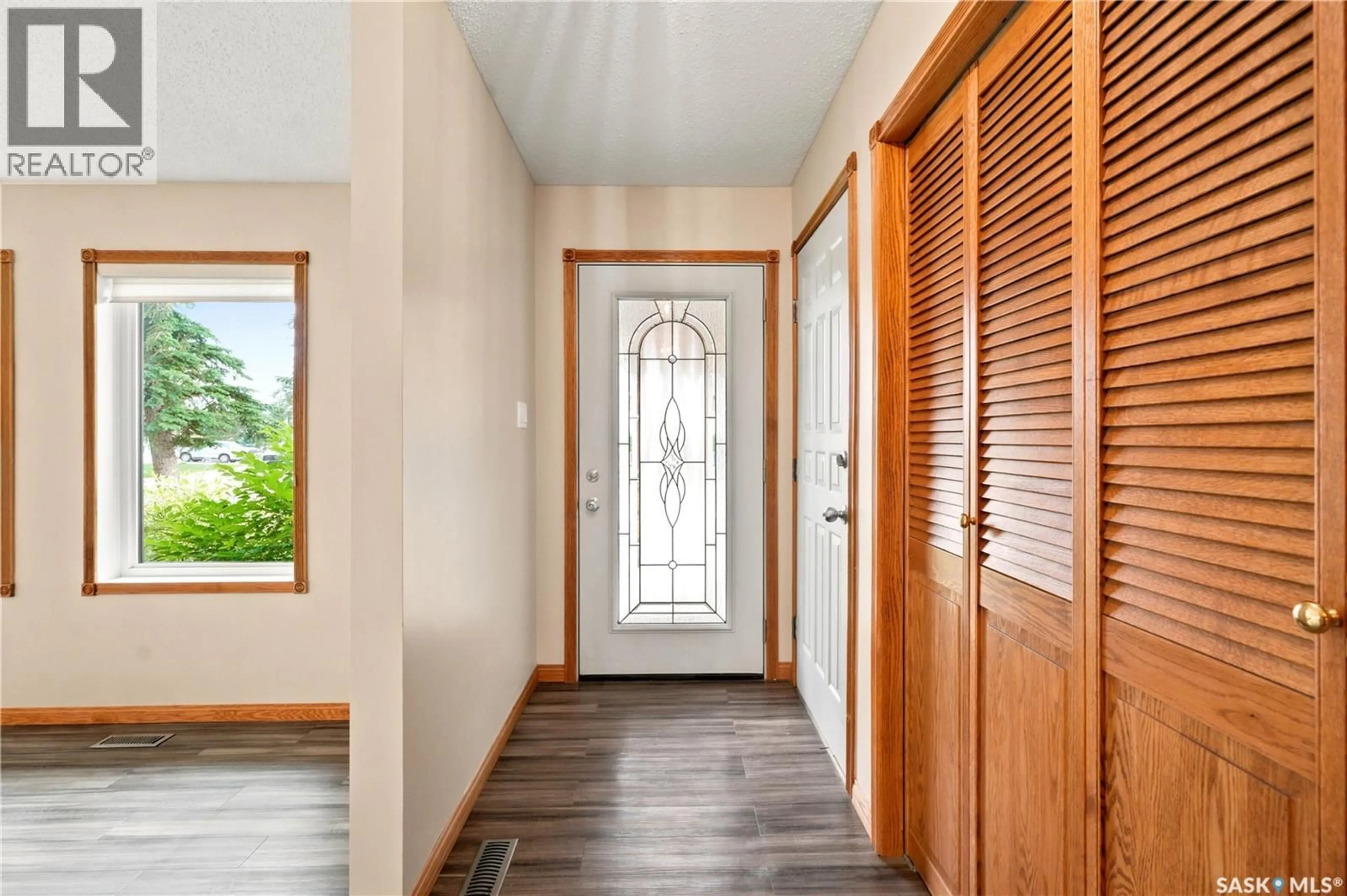 Indoor entryway for 523 SPENCER CRESCENT, Saskatoon Saskatchewan S7K7T5